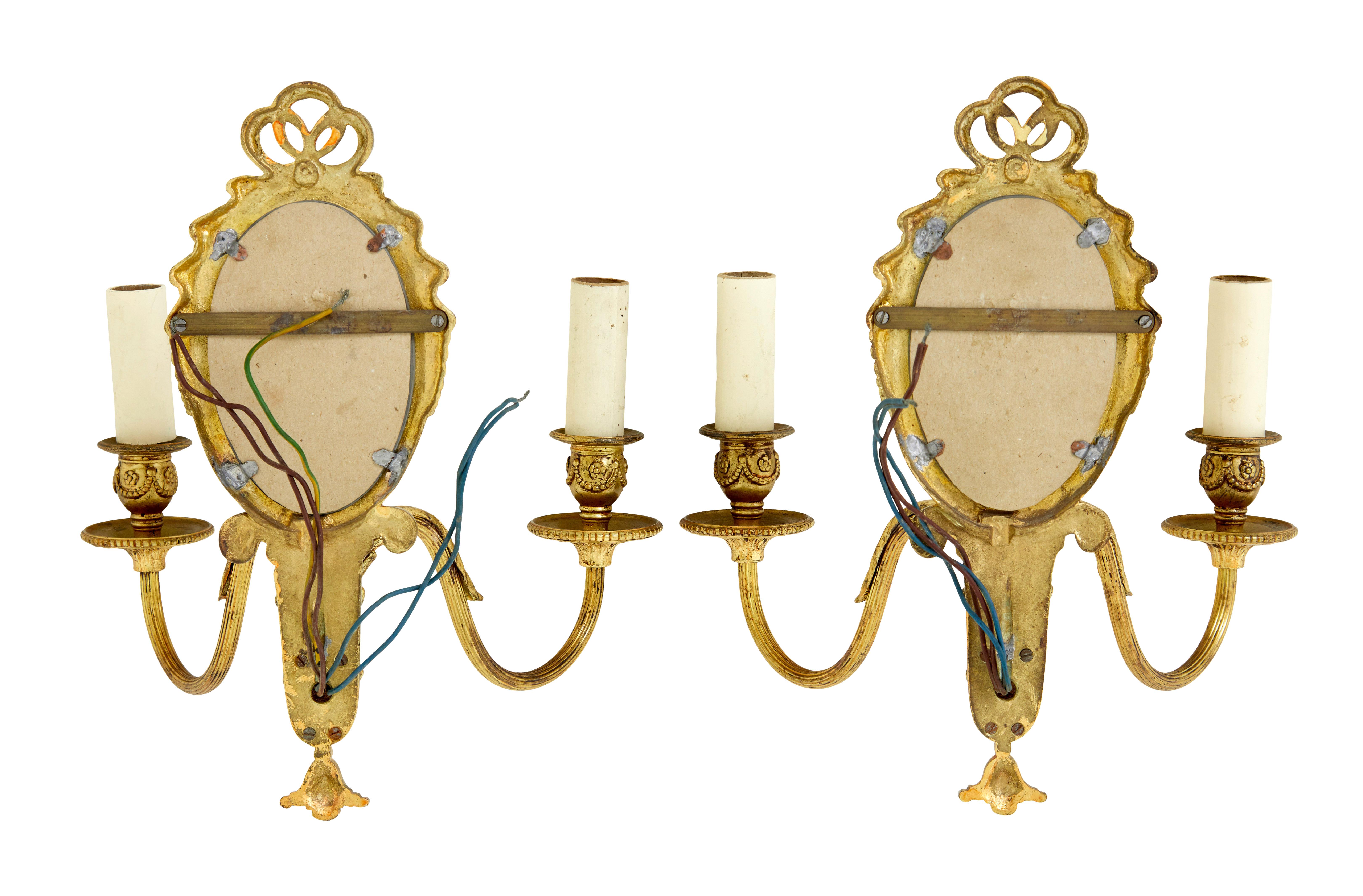 Coppia di applique a specchio in ormolu della metà del XX secolo In condizioni buone in vendita a Debenham, Suffolk