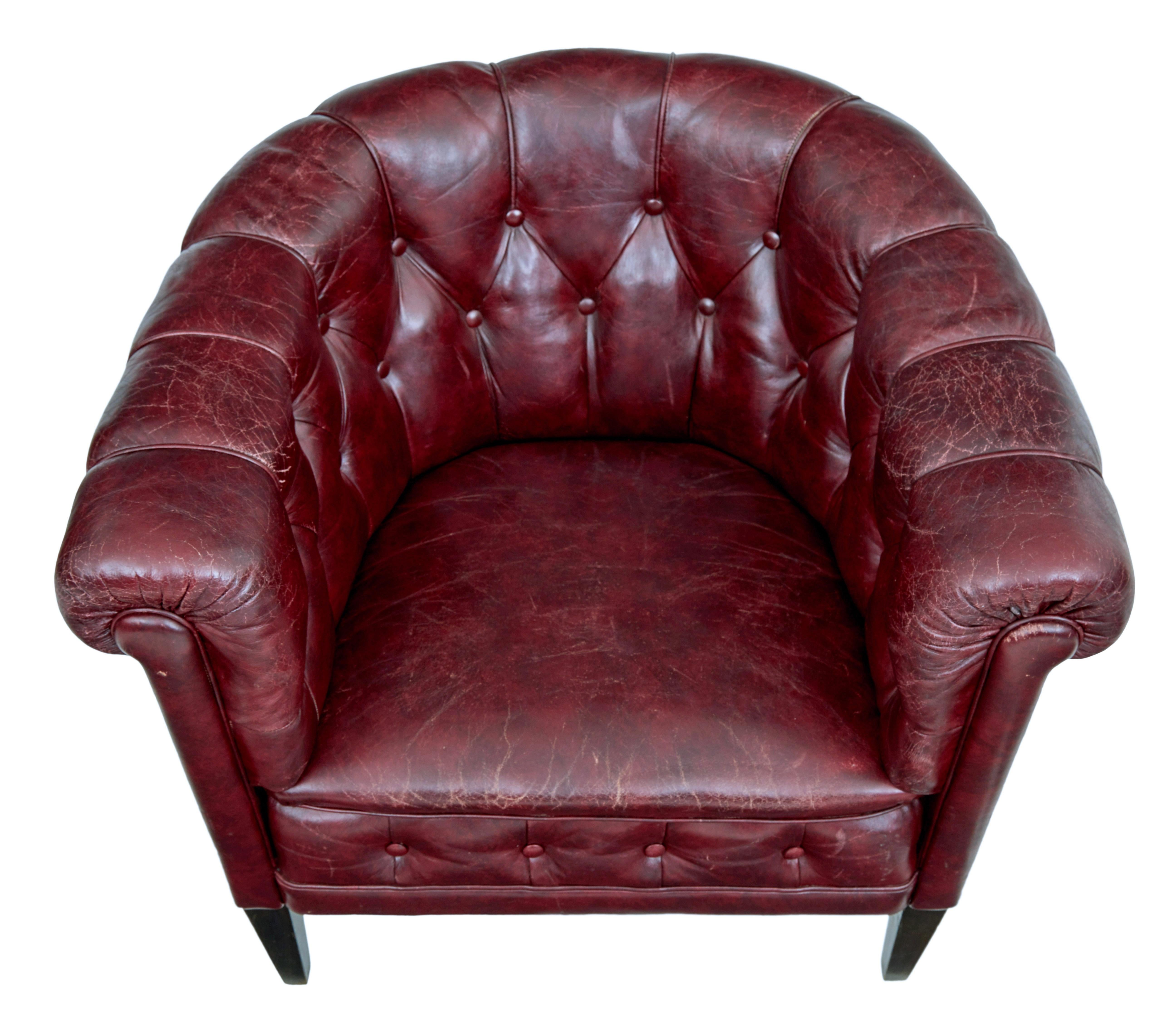Pair of Mid 20th century red leather club armchairs In Good Condition For Sale In Debenham, Suffolk