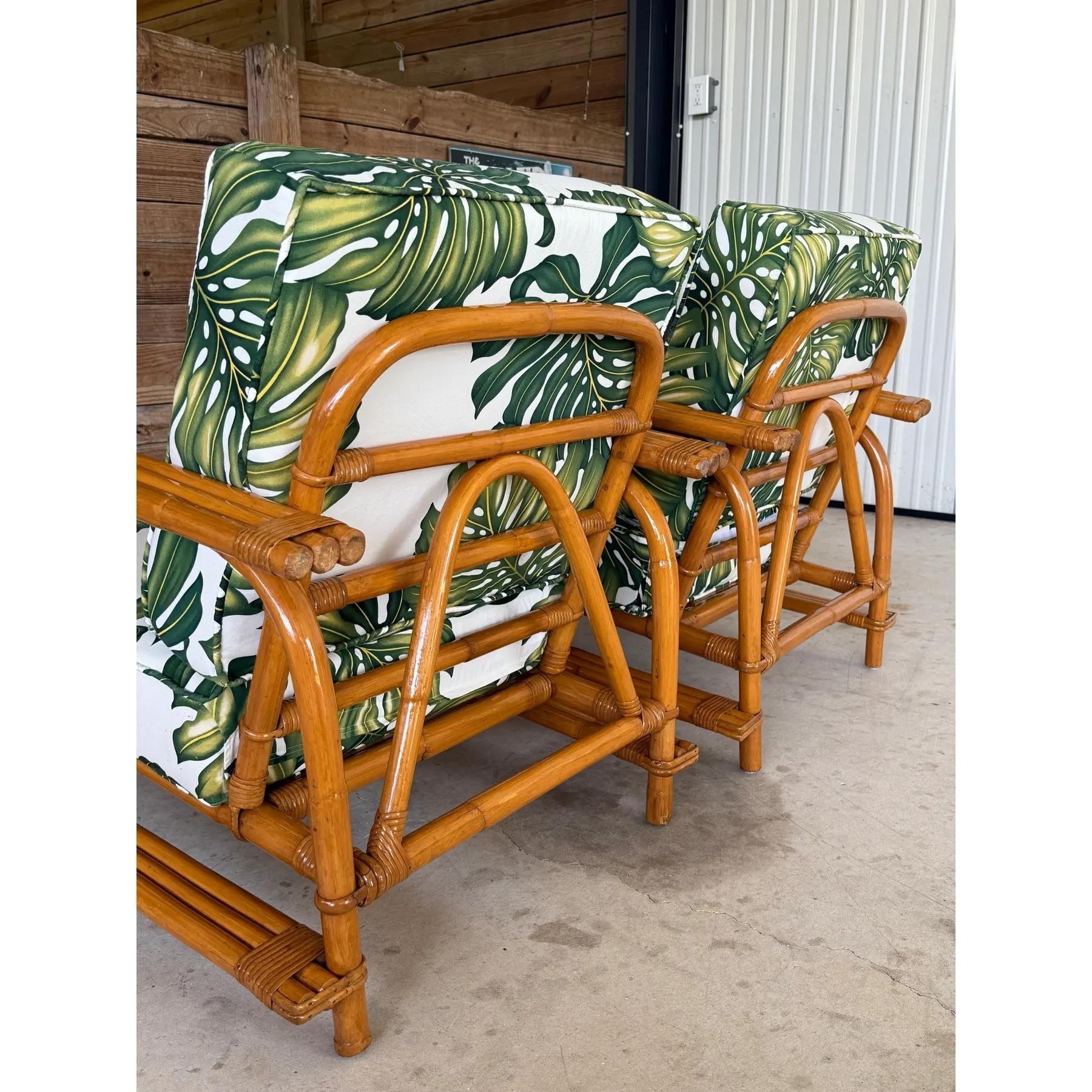 Pareja de sillones de ratán curvados de mediados del siglo XX restaurados Tapicería tropical Moderno orgánico