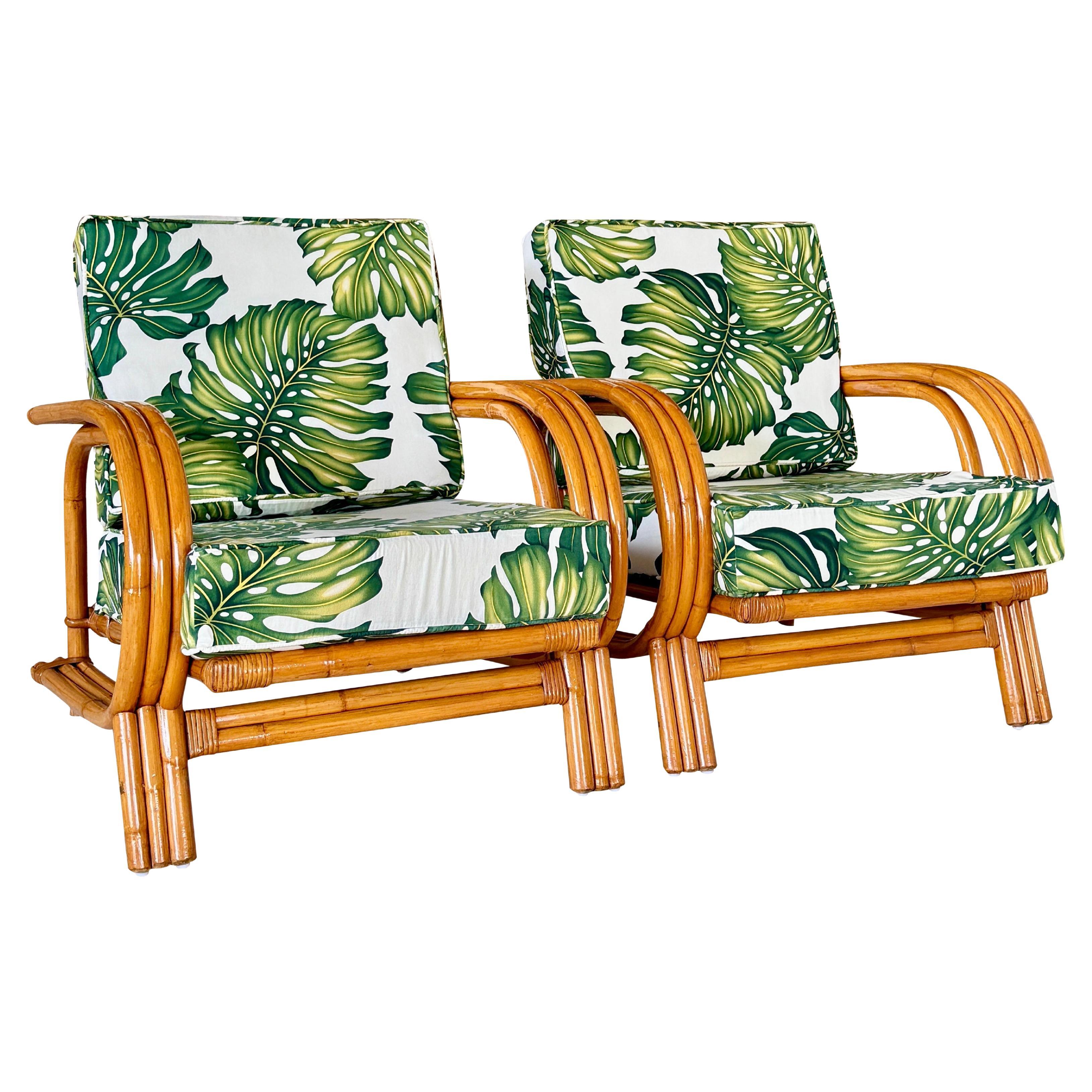 Coppia di sedie da salotto in rattan curvato della metà del XX secolo con tappezzeria tropicale