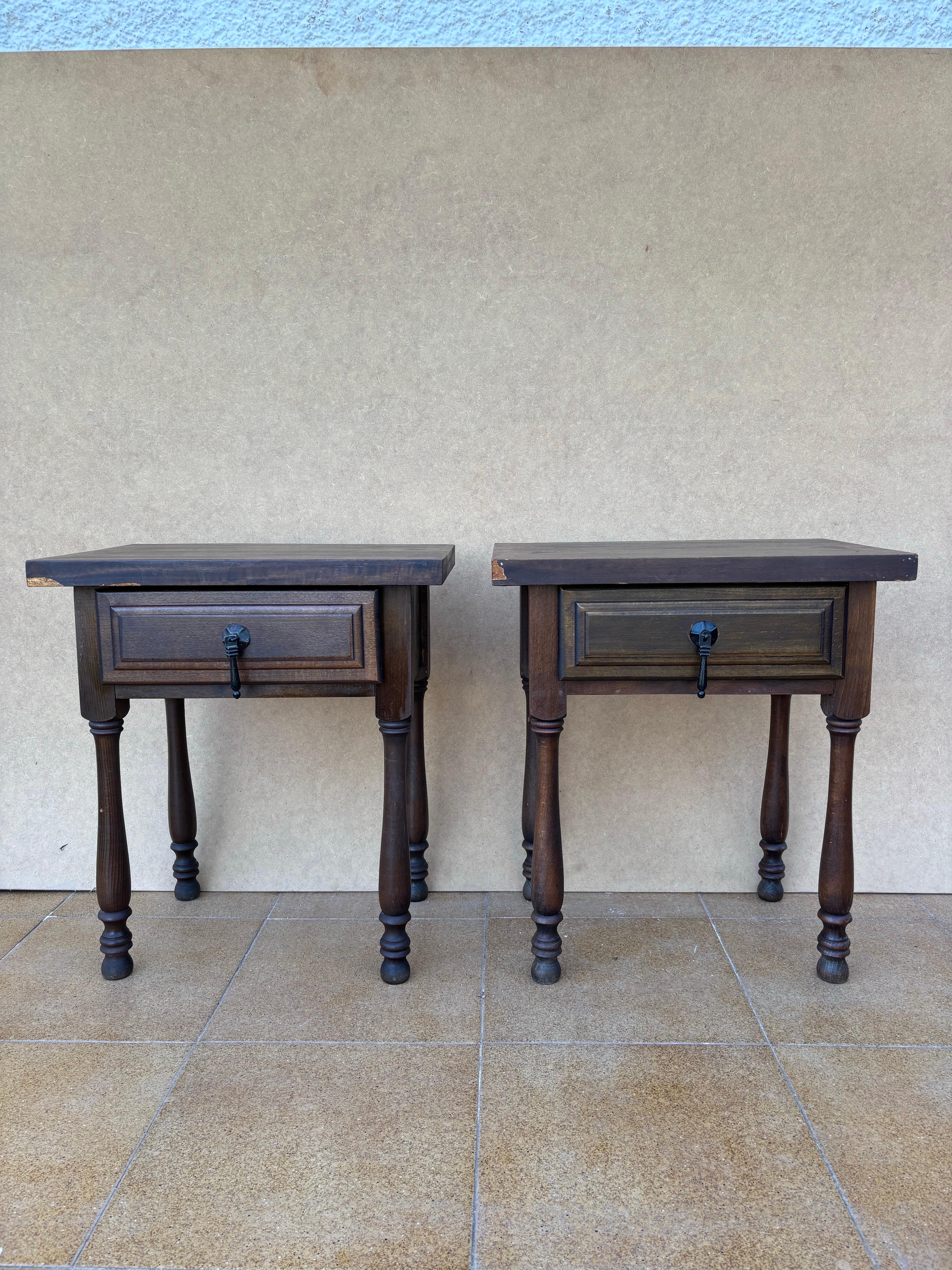 Pair Of Mid 20th Century Spanish Bedside Tables With One Drawer en vente 1