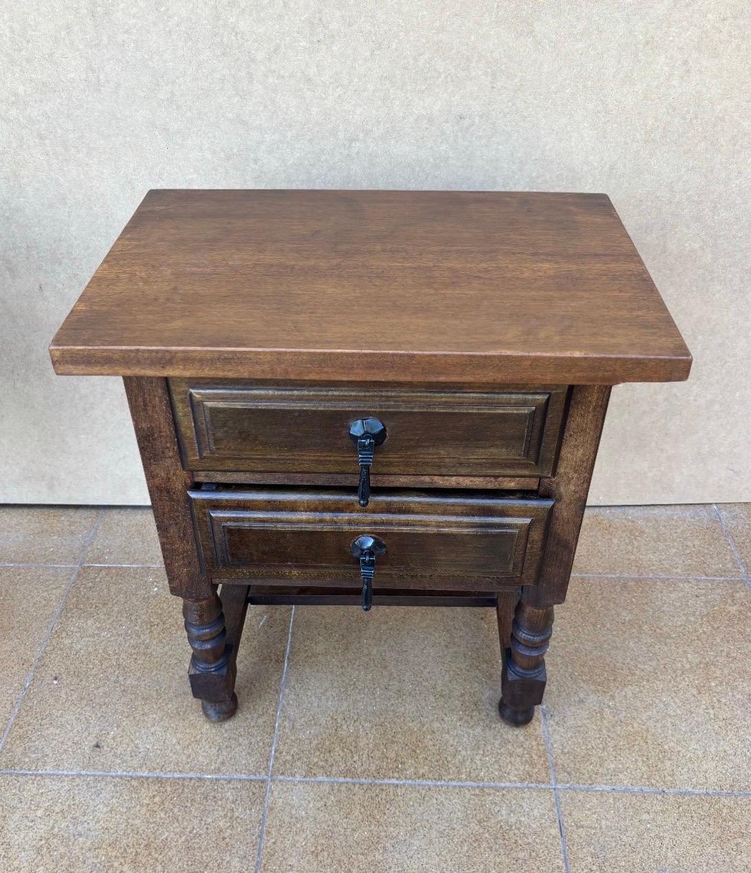 Néo-baroque Pair Of Mid 20th Century Spanish Two Drawers Bedside Tables en vente
