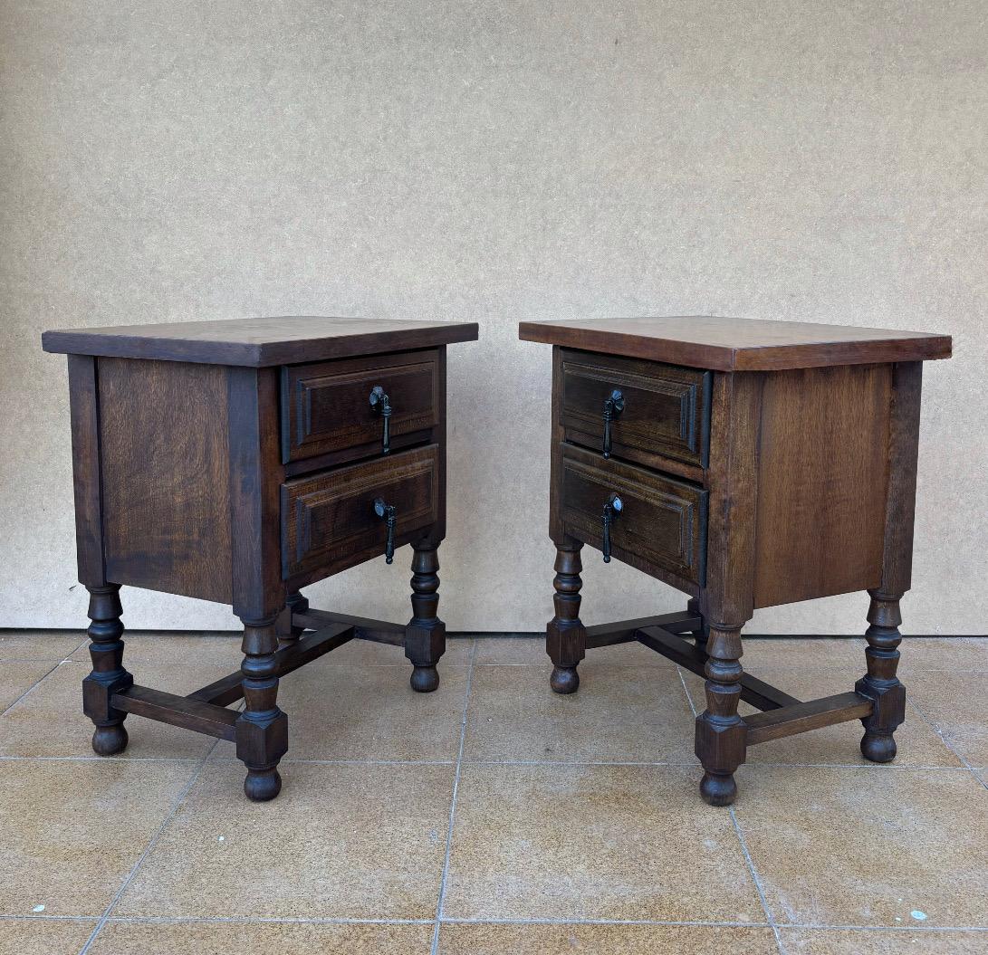 Espagnol Pair Of Mid 20th Century Spanish Two Drawers Bedside Tables en vente