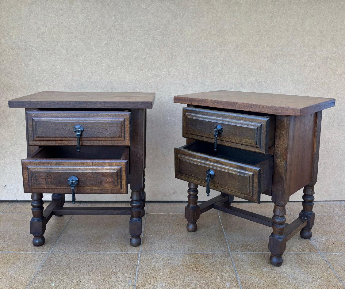 Fait main Pair Of Mid 20th Century Spanish Two Drawers Bedside Tables en vente