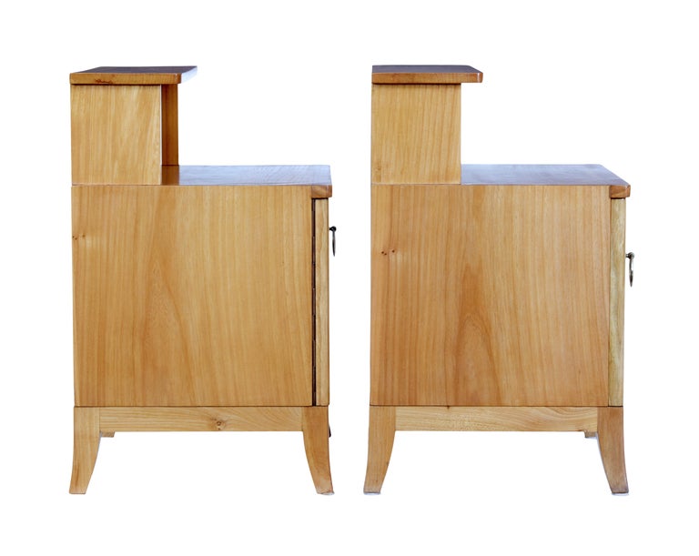 Pair of Mid 20th Century Swedish Elm Bedside Tables In Good Condition For Sale In Debenham, Suffolk