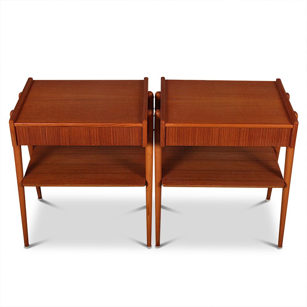 Paire de tables de chevet en teck du milieu du 20e siècle par Carlstrom & Co. en vente 4