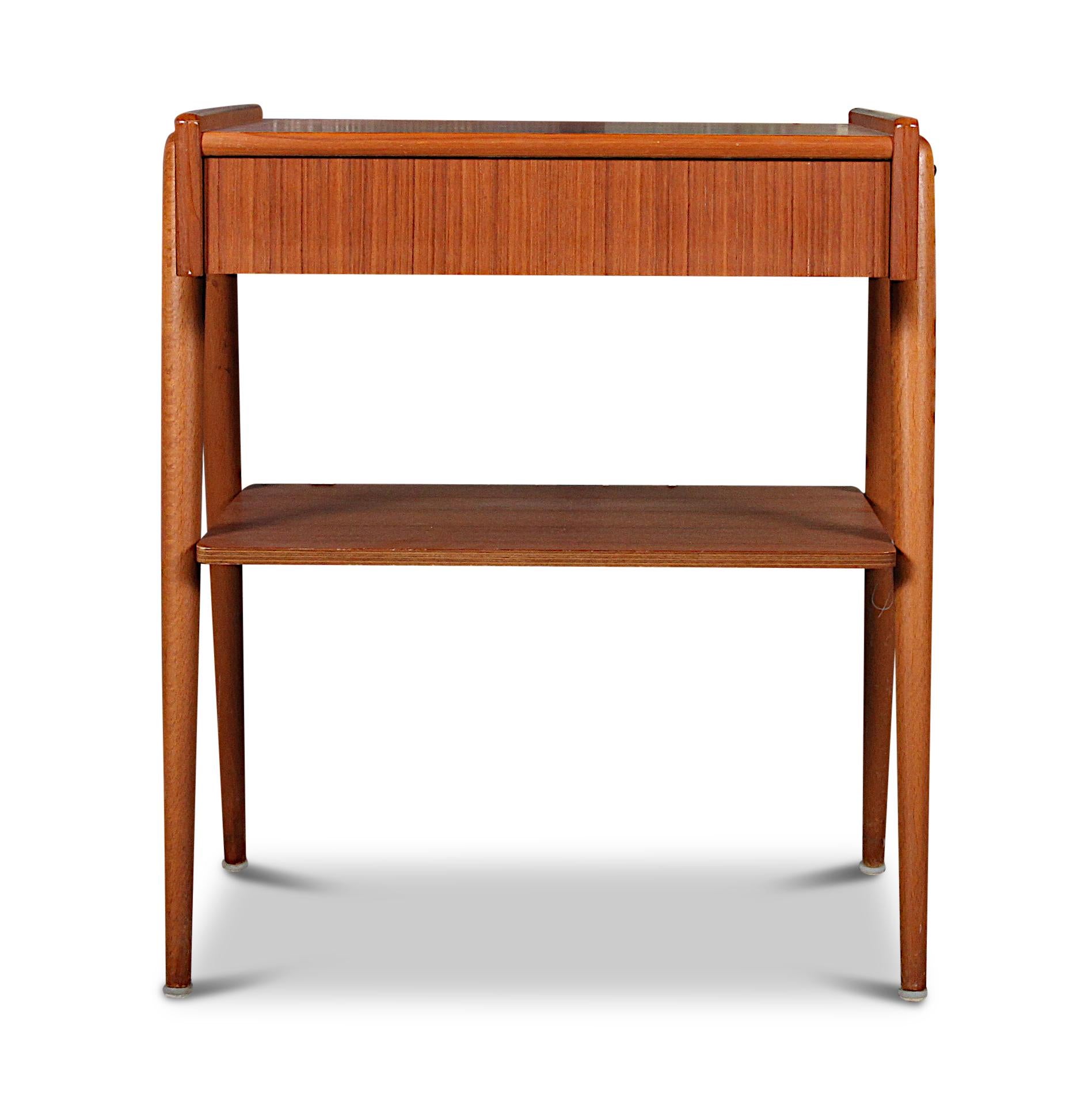 Pair of Mid-20th Century Teak Bedside Tables by Carlstrom & Co. For Sale 8