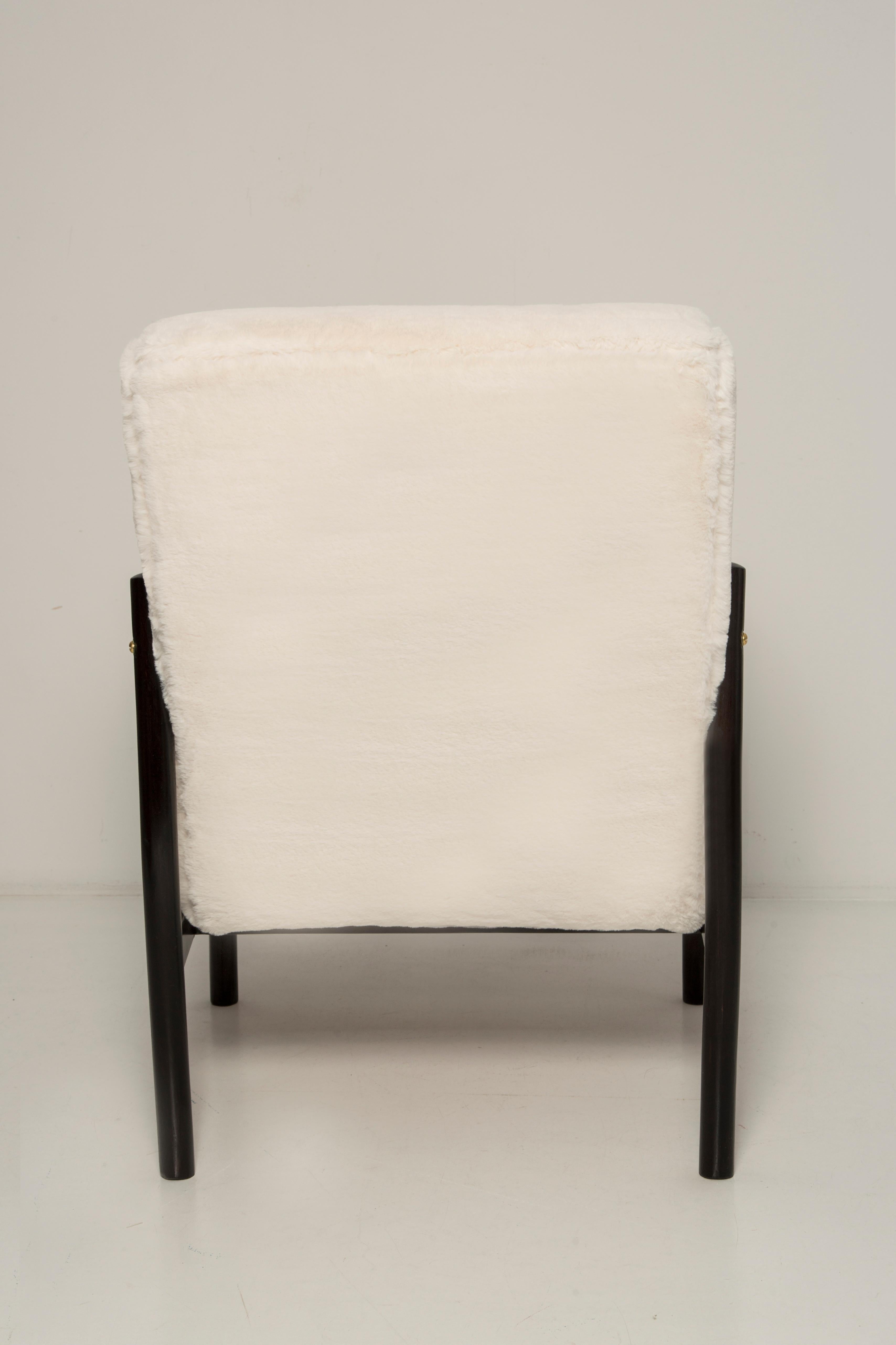 20ième siècle Paire de fauteuils vintage du milieu du 20e siècle, fausse fourrure de lapin blanche, Europe, années 1960 en vente