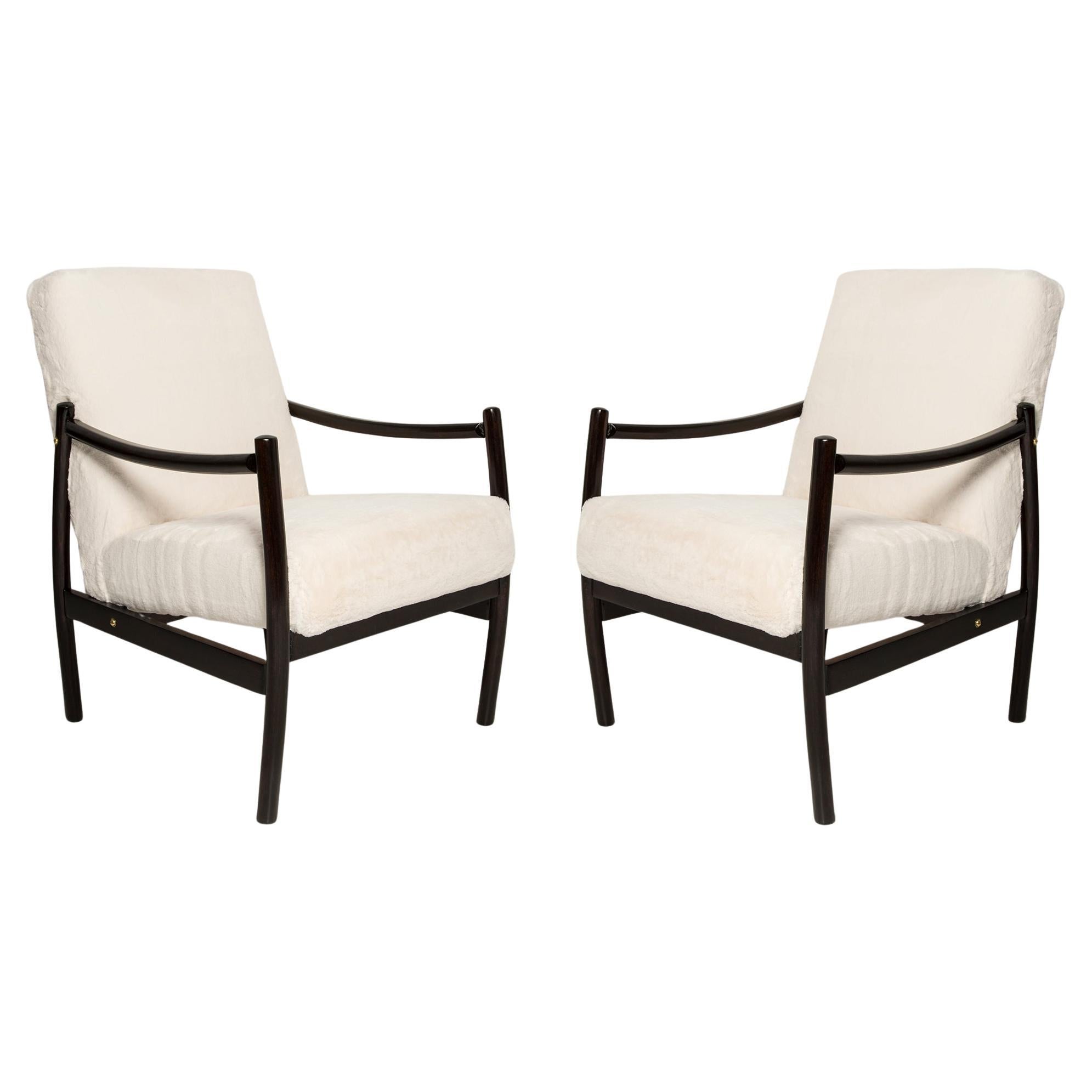 Pair of Mid-20th Century Vintage Armchairs, White Faux Rabbit Fur, Europe, 1960s