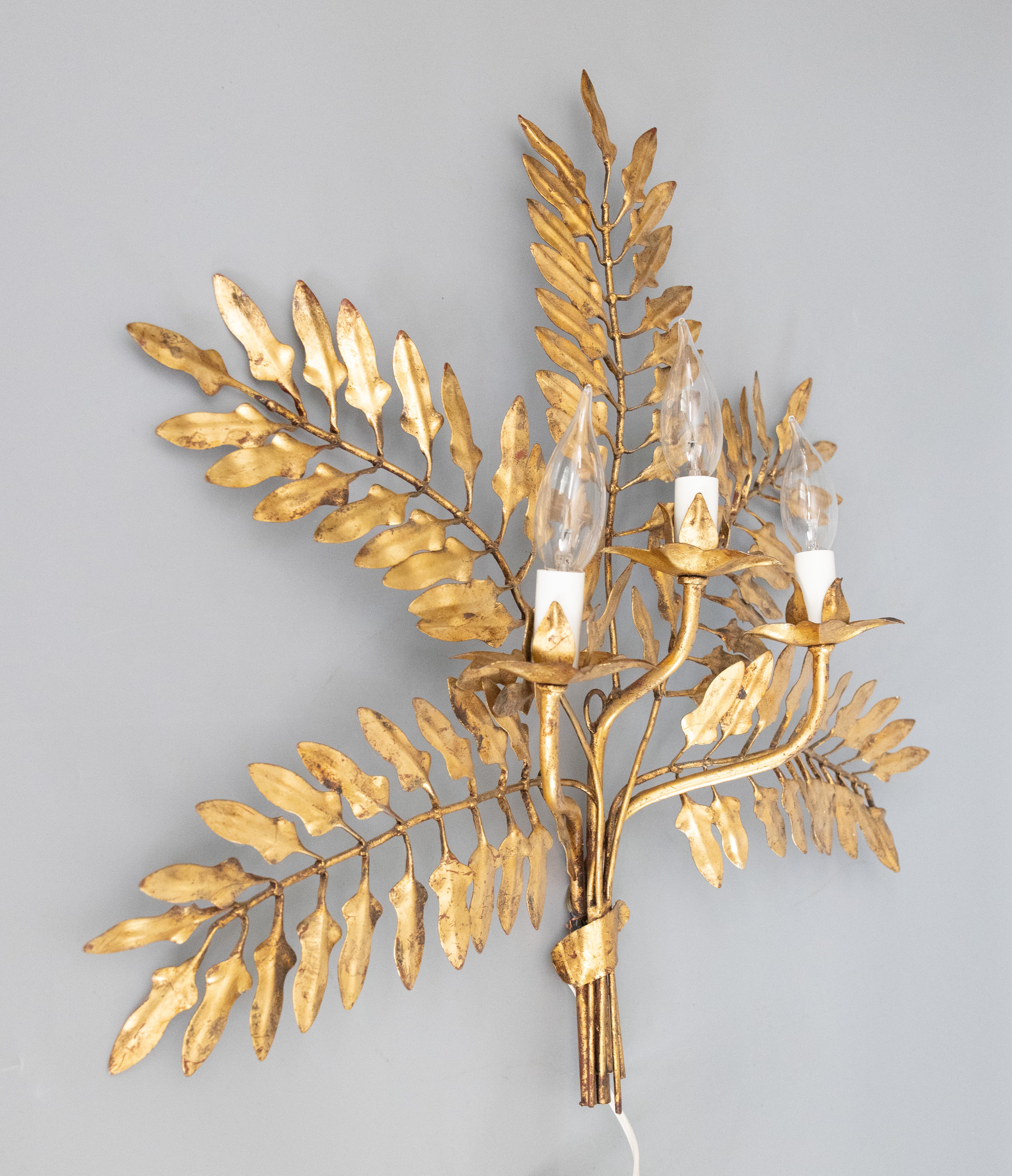 Tôle Pair of Mid-20th Century Vintage Italian Gilt Tole Leaf Light Sconces