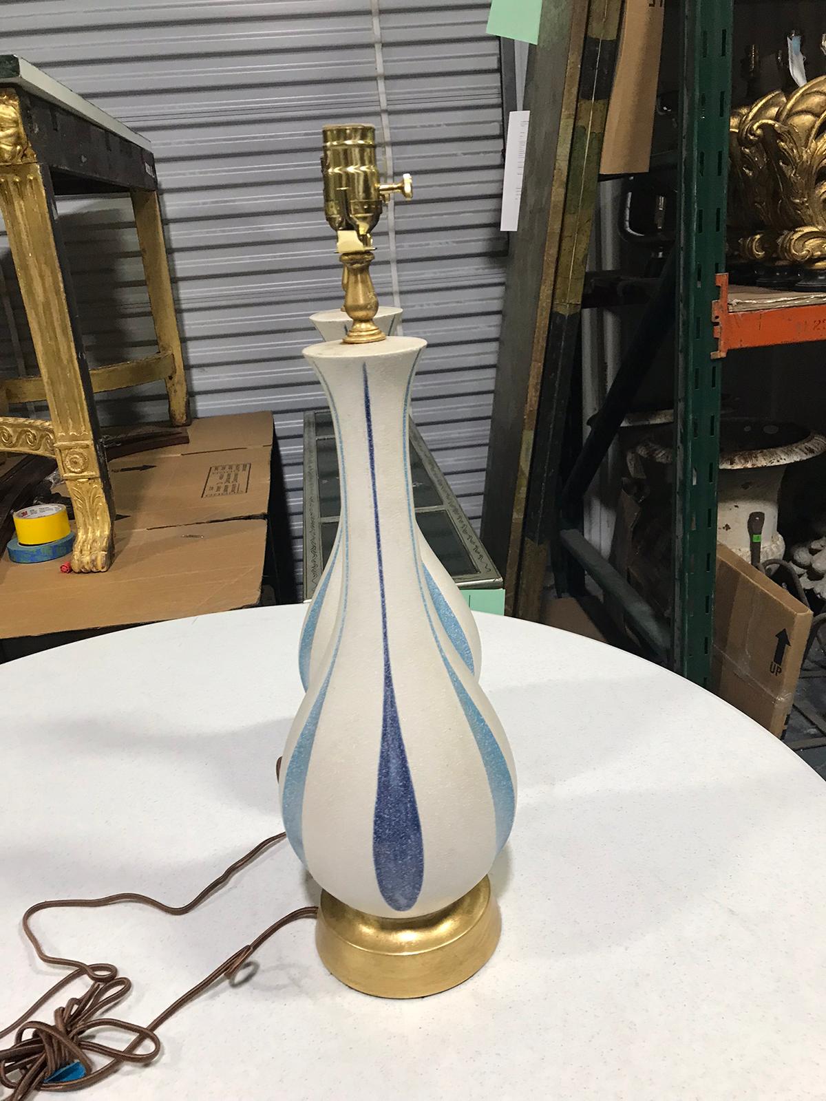Pair of Mid-20th Century White and Blue Pottery Lamps on Custom Gilt Bases In Good Condition In Atlanta, GA