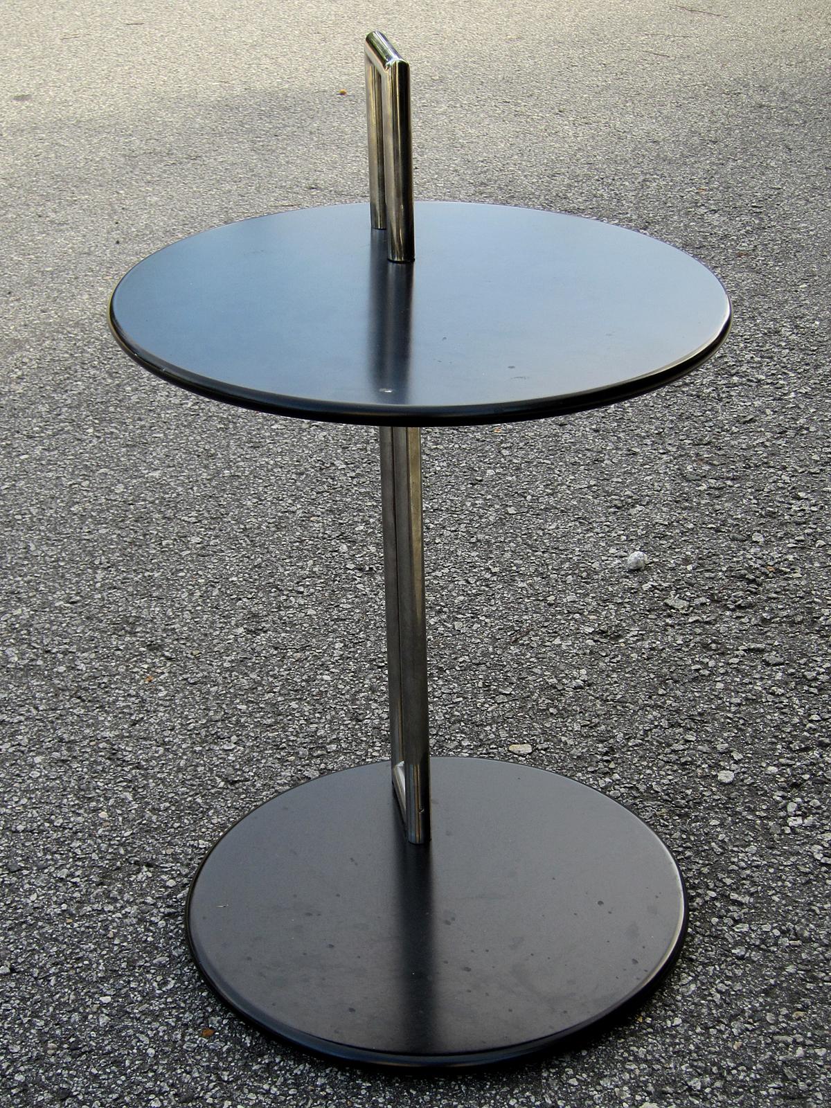 Pair of Mid-20th Century Wood and Steel Drinks Tables For Sale 1