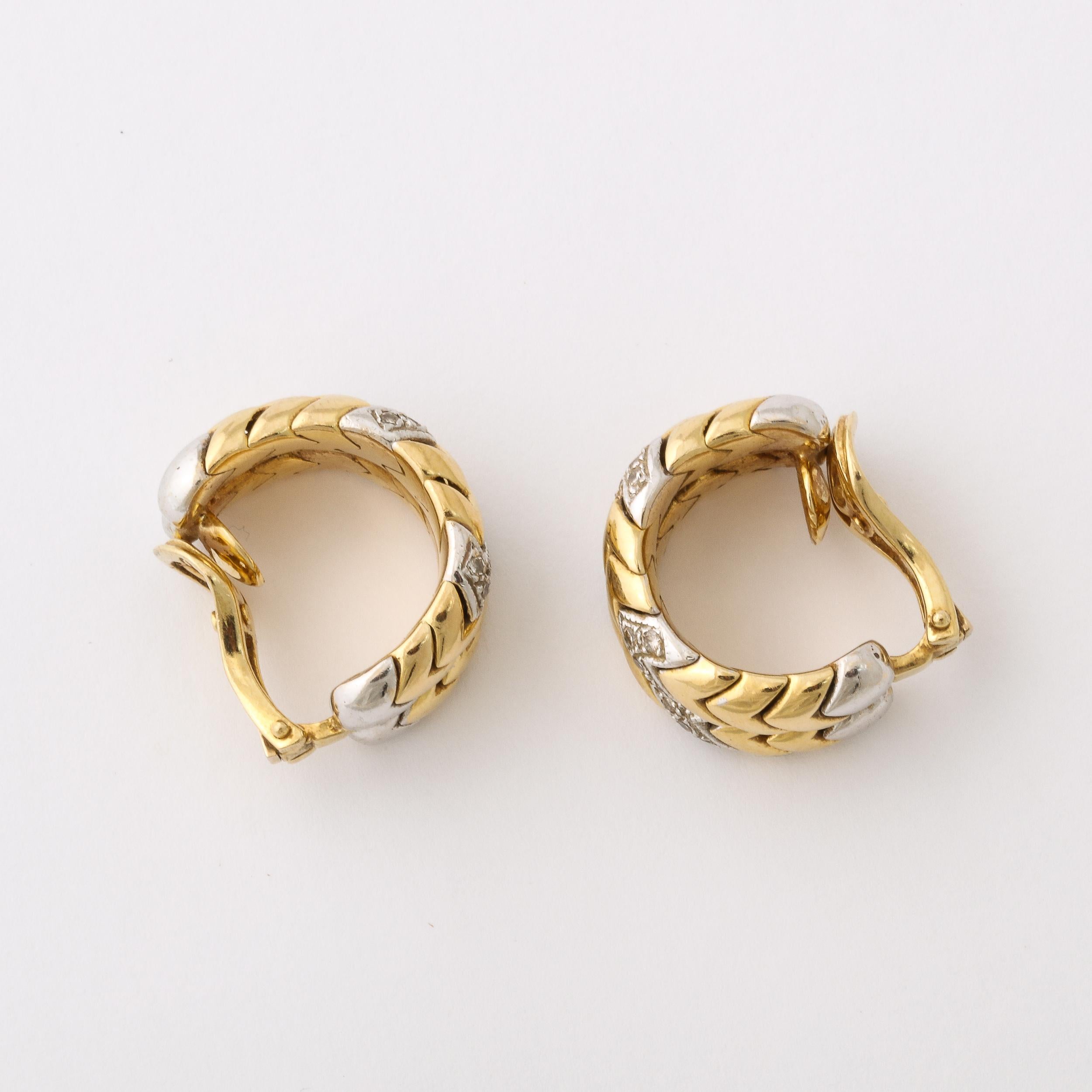 Pair of Midcentury 14 Carat Yellow and White Gold Earrings Inset with Diamonds For Sale 1