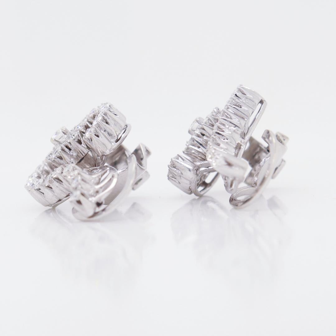 Coppia di orecchini a clip a spirale in oro bianco 18k e diamanti di metà secolo in vendita 4