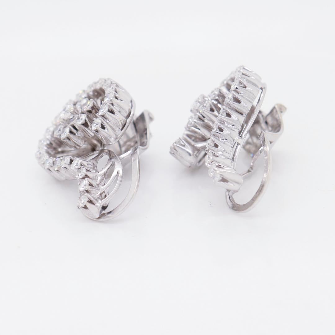 Coppia di orecchini a clip a spirale in oro bianco 18k e diamanti di metà secolo in vendita 6