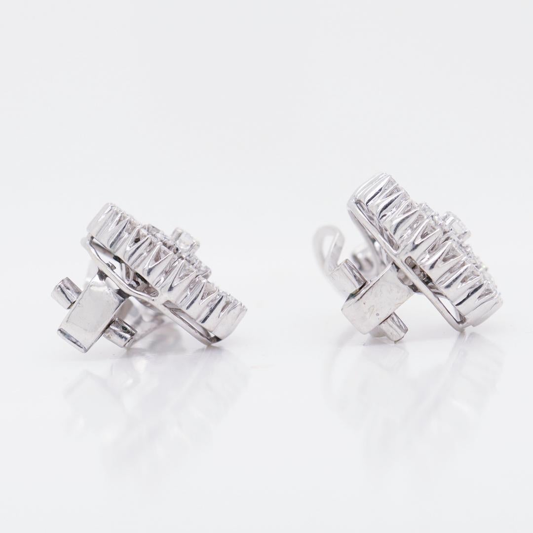Coppia di orecchini a clip a spirale in oro bianco 18k e diamanti di metà secolo in vendita 8