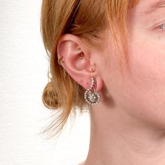 Paar Spiral-Ohrclips aus 18 Karat Weißgold und Diamanten aus der Mitte des Jahrhunderts