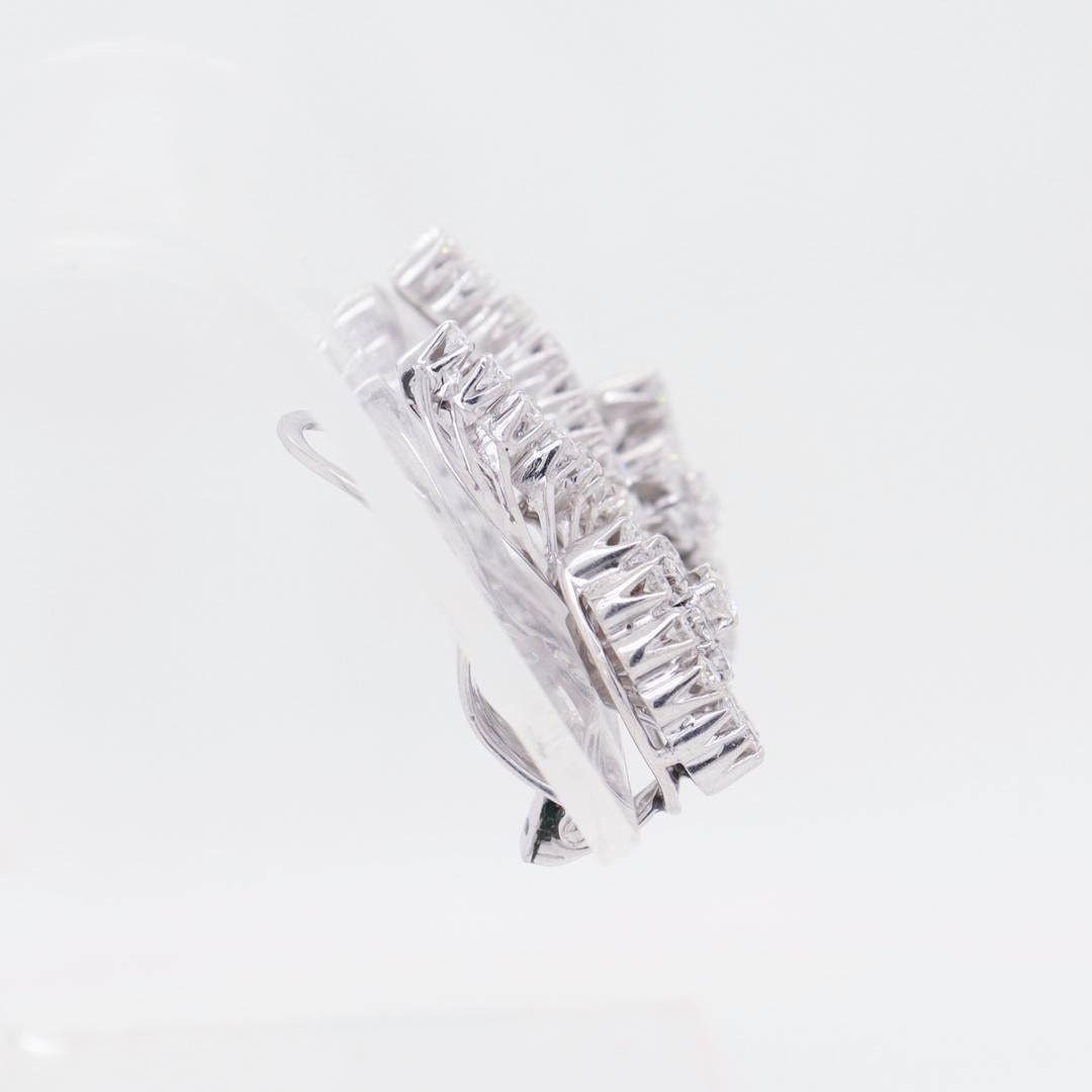 Coppia di orecchini a clip a spirale in oro bianco 18k e diamanti di metà secolo in vendita 2