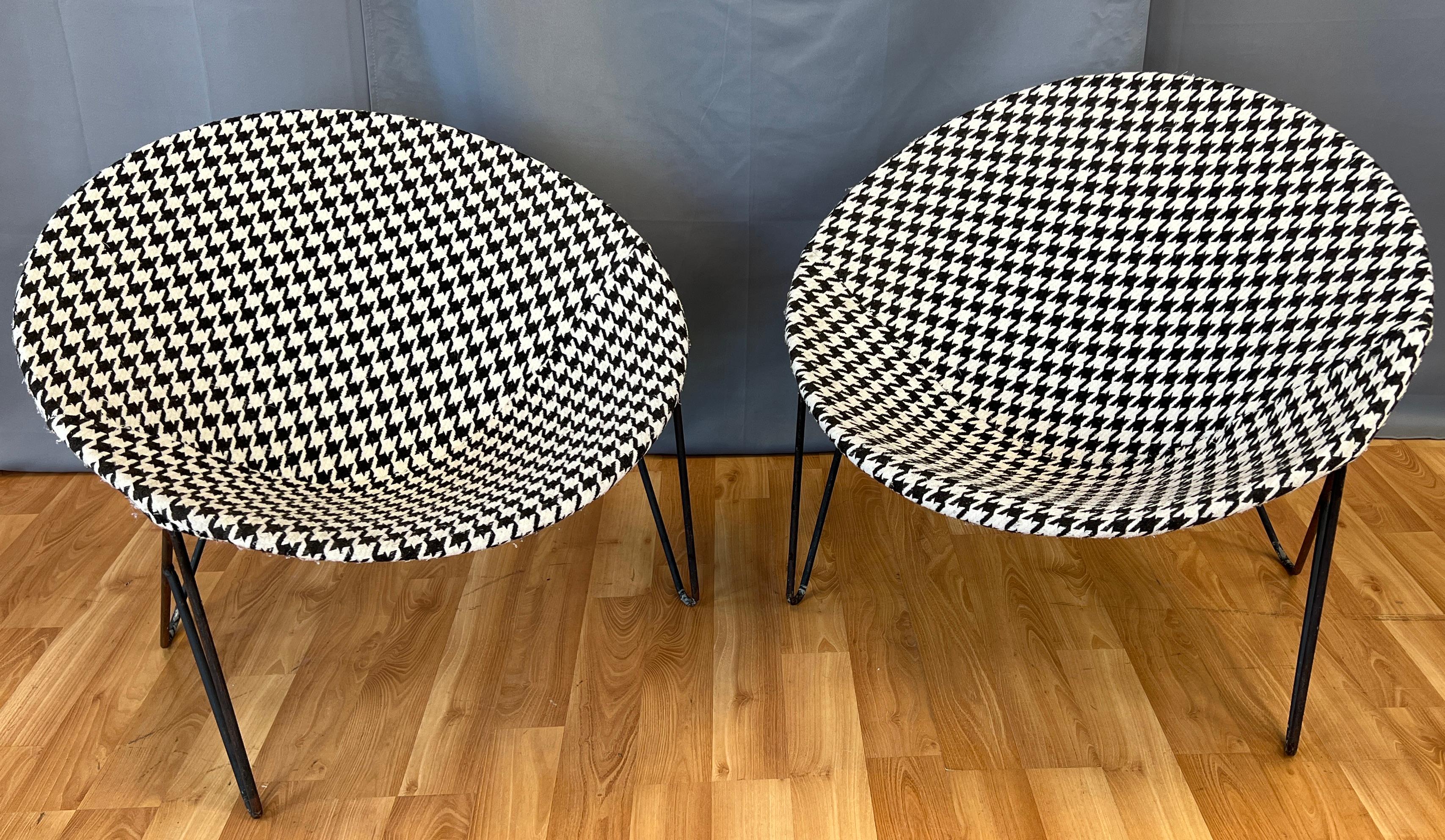 Pair of Mid-century 1950s Wrought Iron Hoop Chairs Black/White Upholstery  For Sale 10