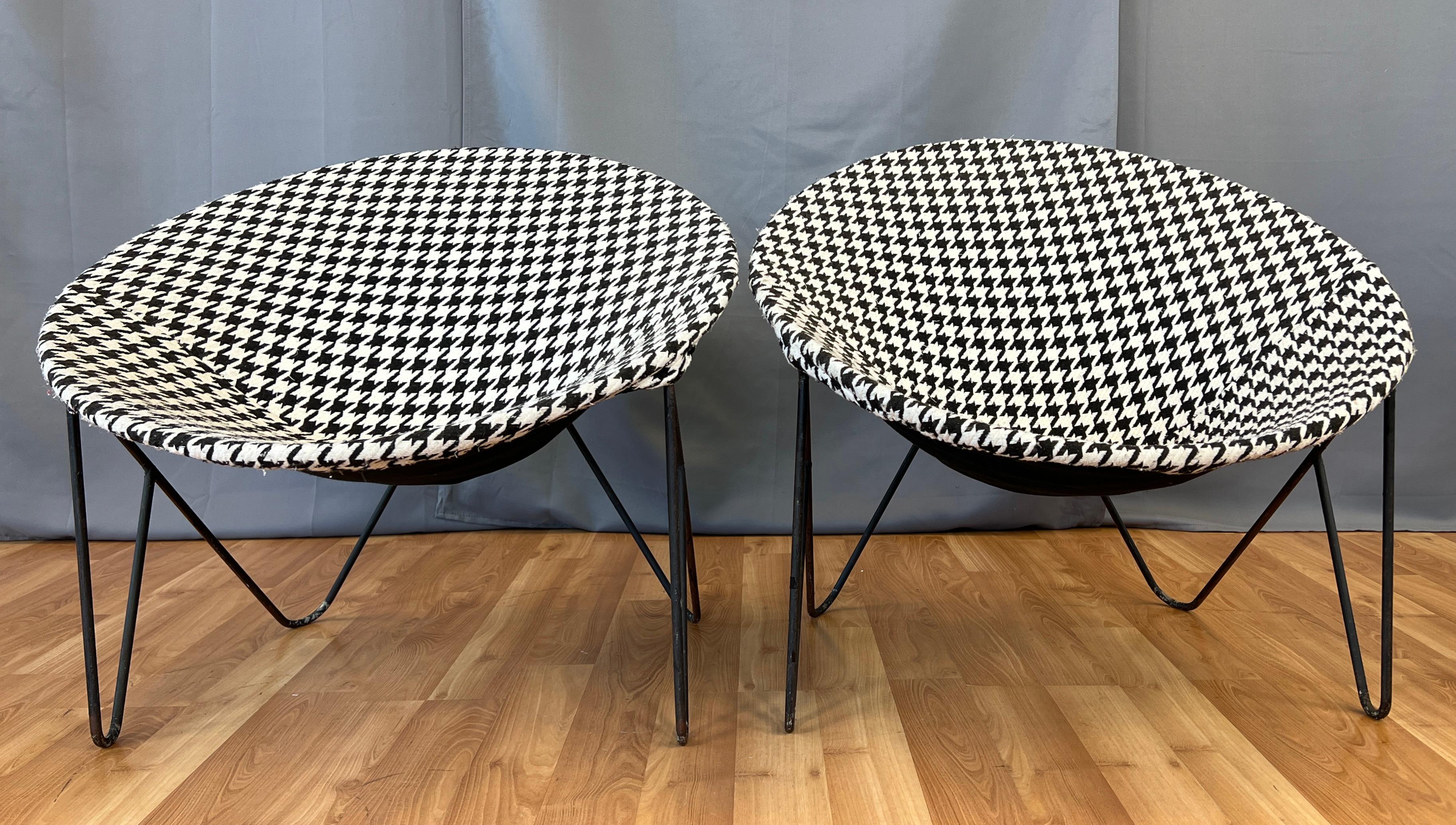 Mid-Century Modern Pair of Mid-century 1950s Wrought Iron Hoop Chairs Black/White Upholstery  For Sale
