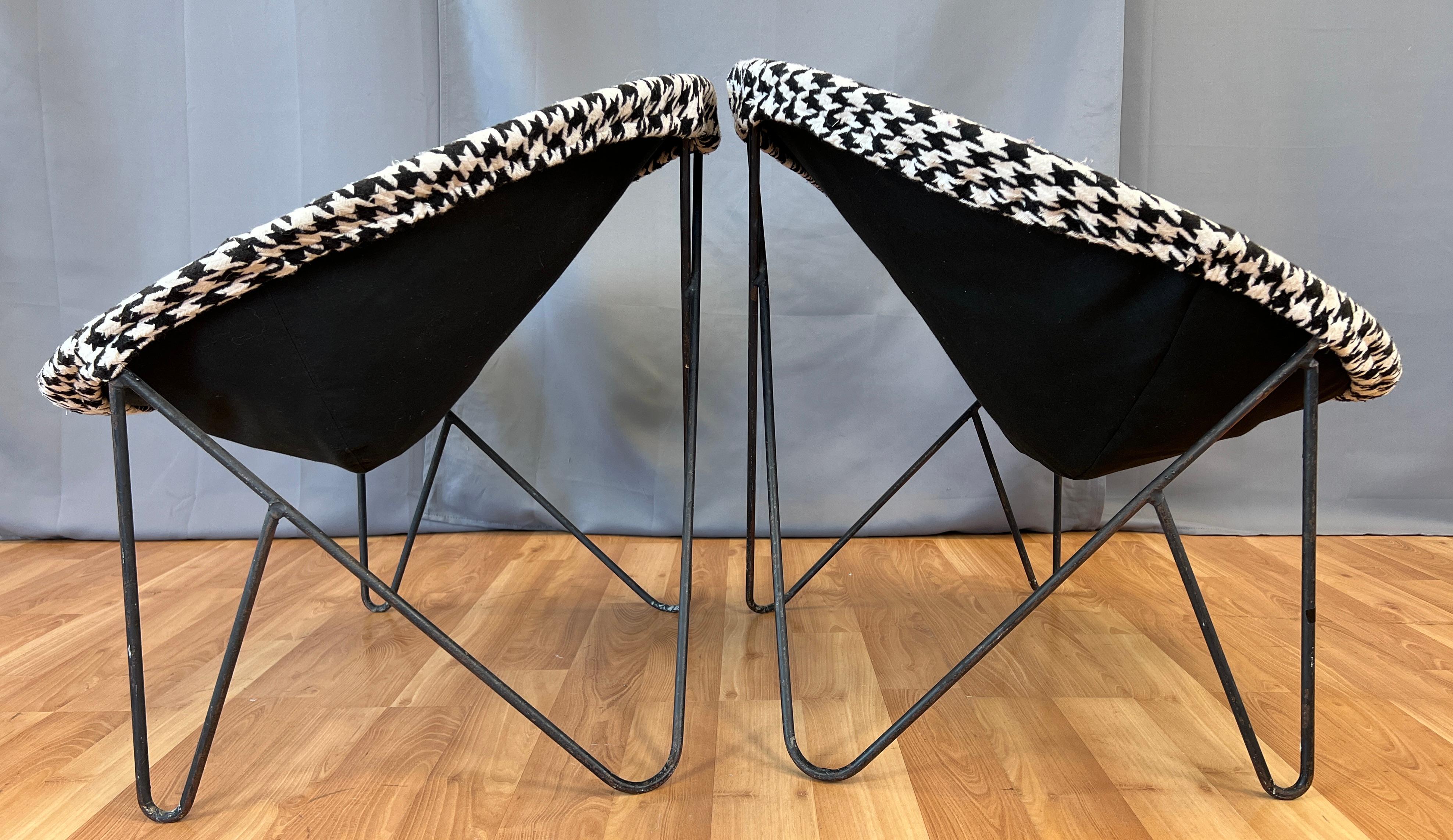American Pair of Mid-century 1950s Wrought Iron Hoop Chairs Black/White Upholstery  For Sale