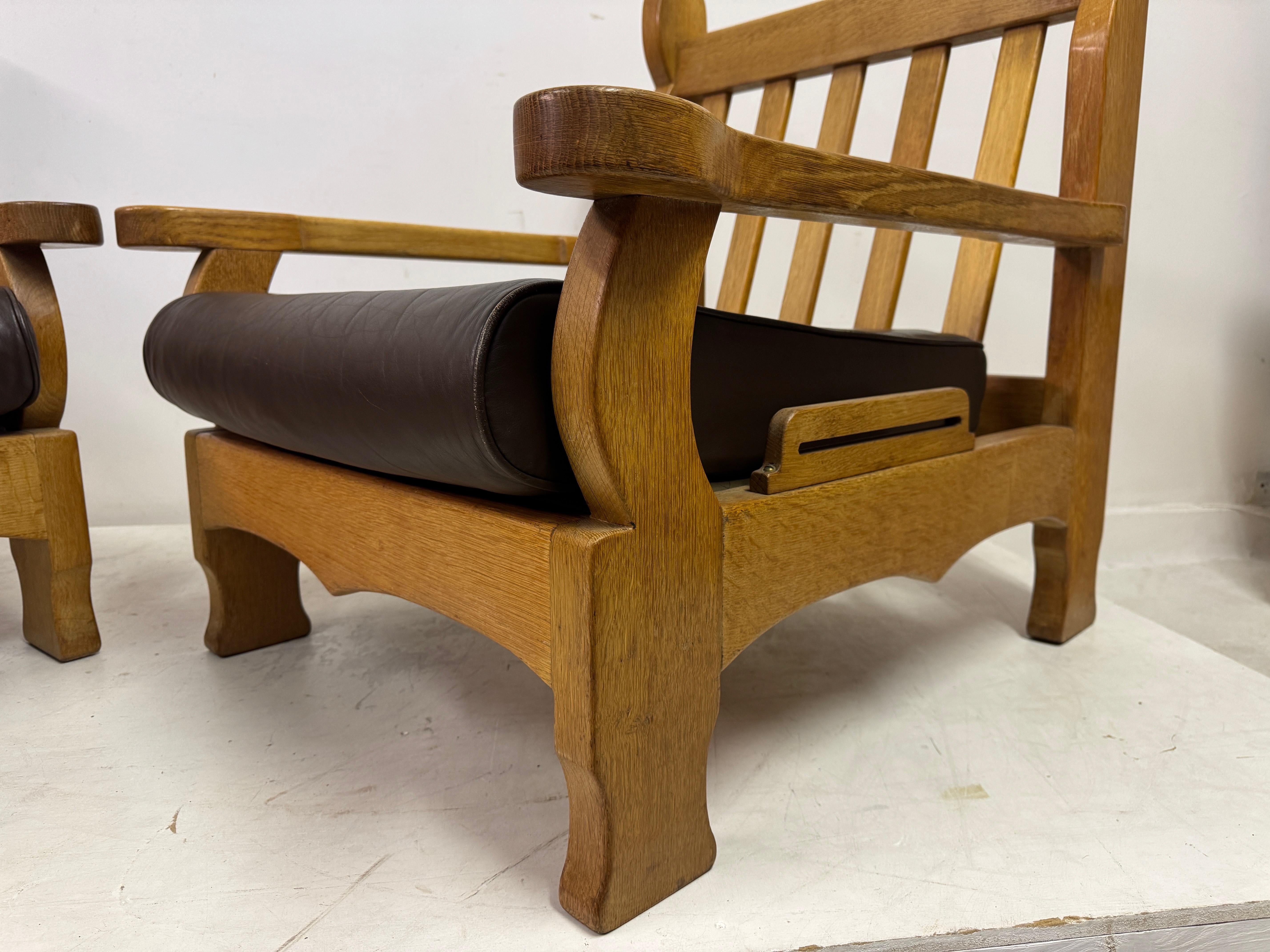 Paire de fauteuils en Oak Brutalist du milieu des années 1960 en vente 3