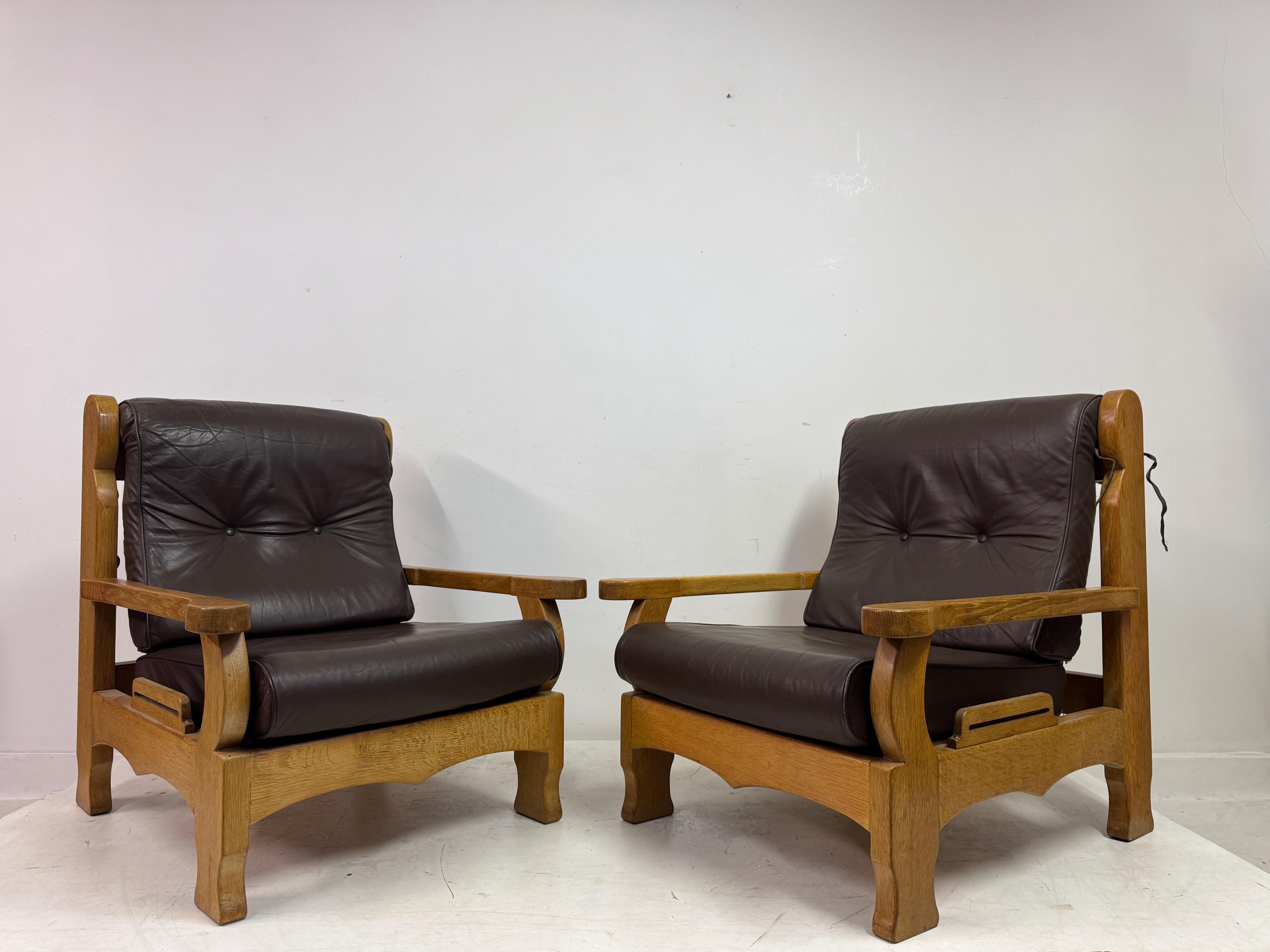 Paire de fauteuils en Oak Brutalist du milieu des années 1960 en vente 5