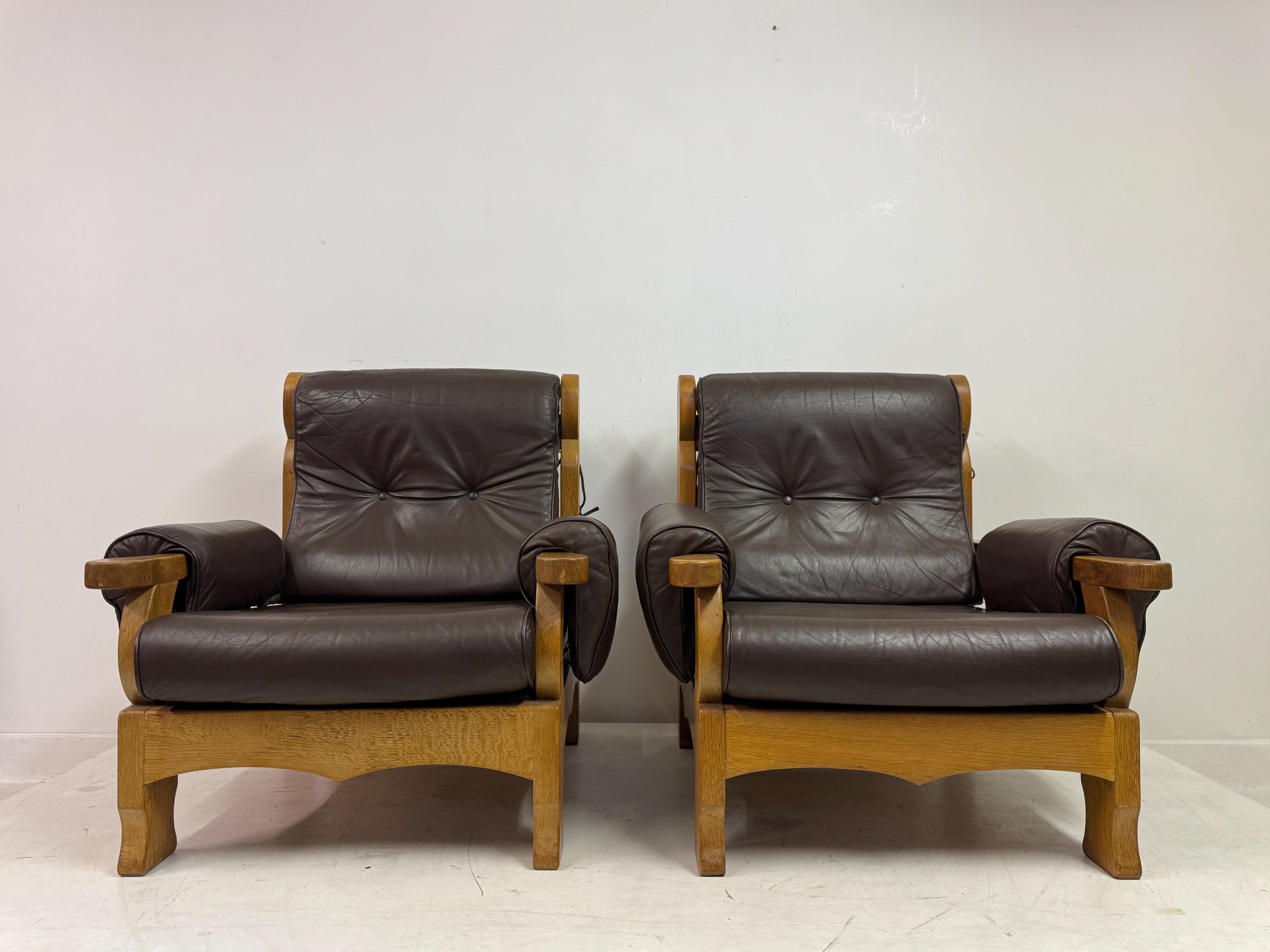 Paire de fauteuils en Oak Brutalist du milieu des années 1960 en vente 7