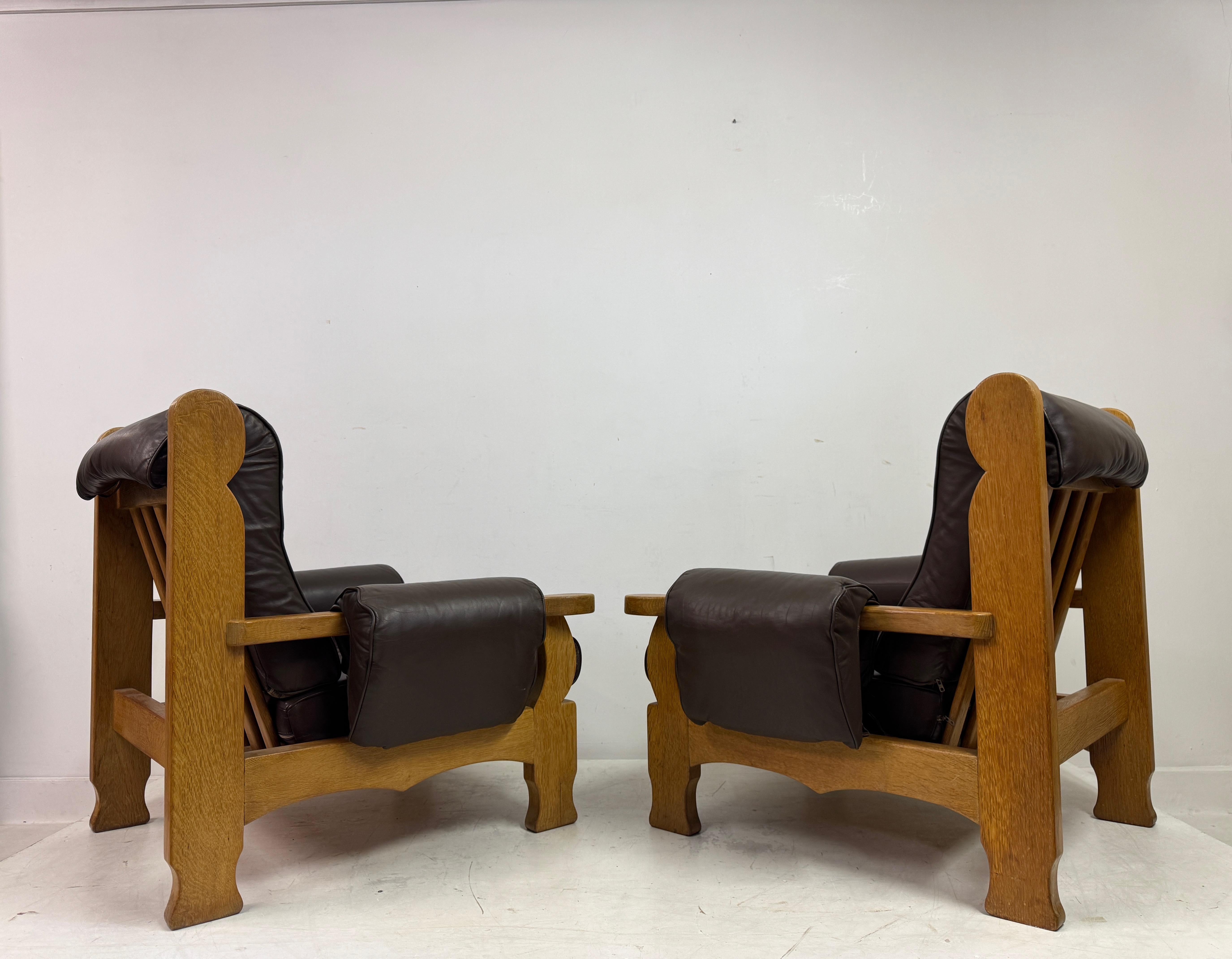 Paire de fauteuils en Oak Brutalist du milieu des années 1960 en vente 9