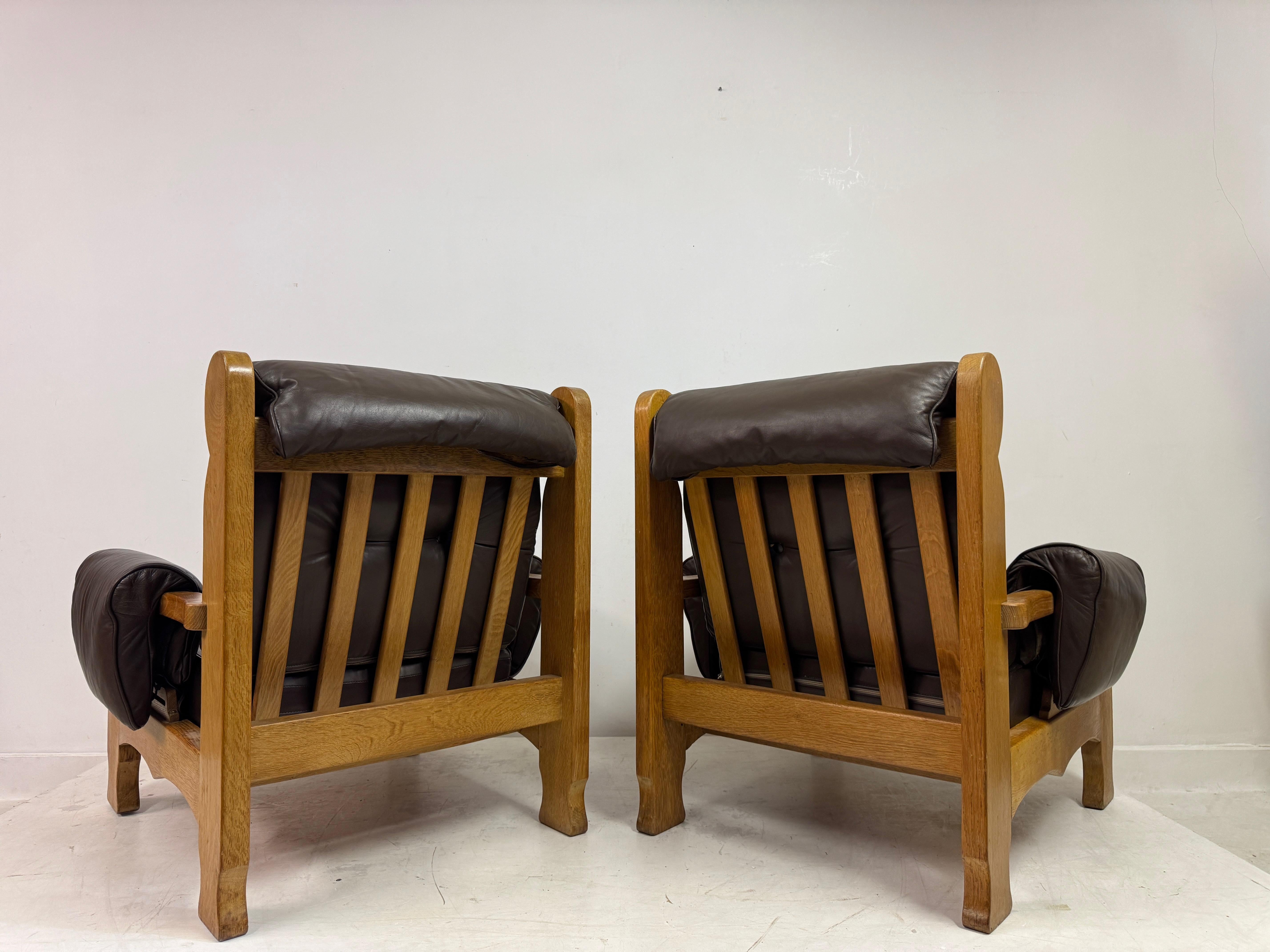 Paire de fauteuils en Oak Brutalist du milieu des années 1960 en vente 10