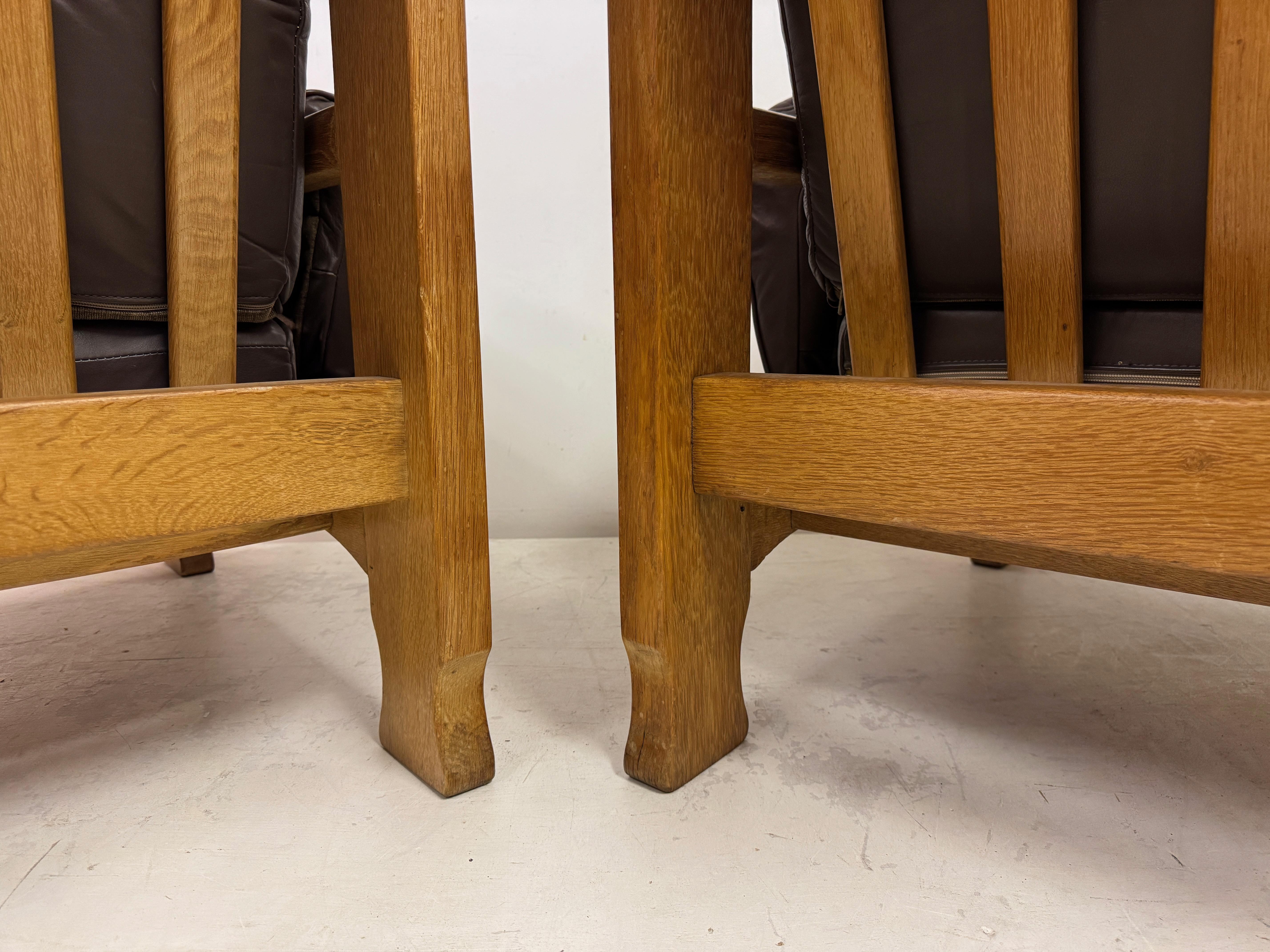 Paire de fauteuils en Oak Brutalist du milieu des années 1960 en vente 11