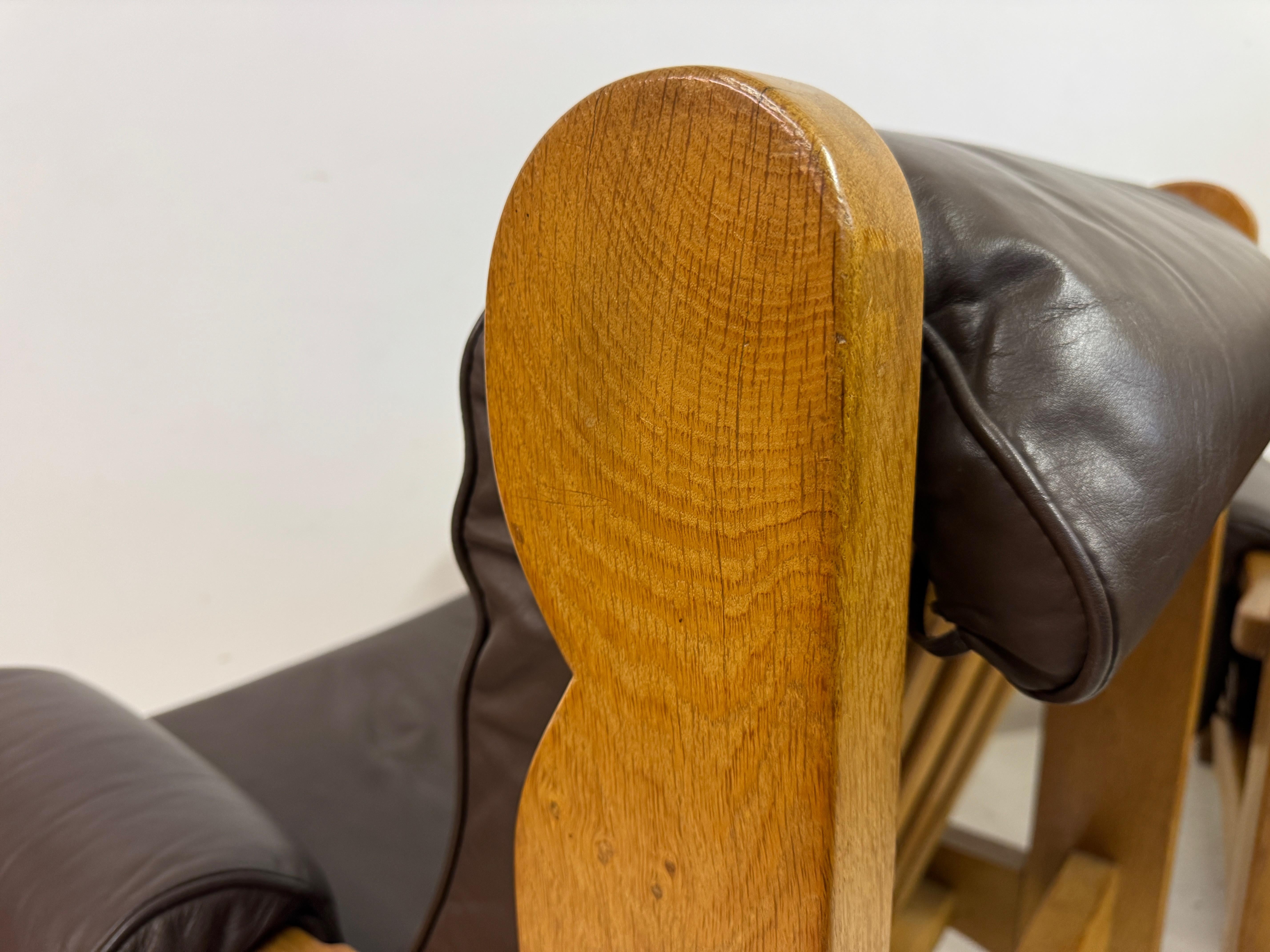 Paire de fauteuils en Oak Brutalist du milieu des années 1960 en vente 13