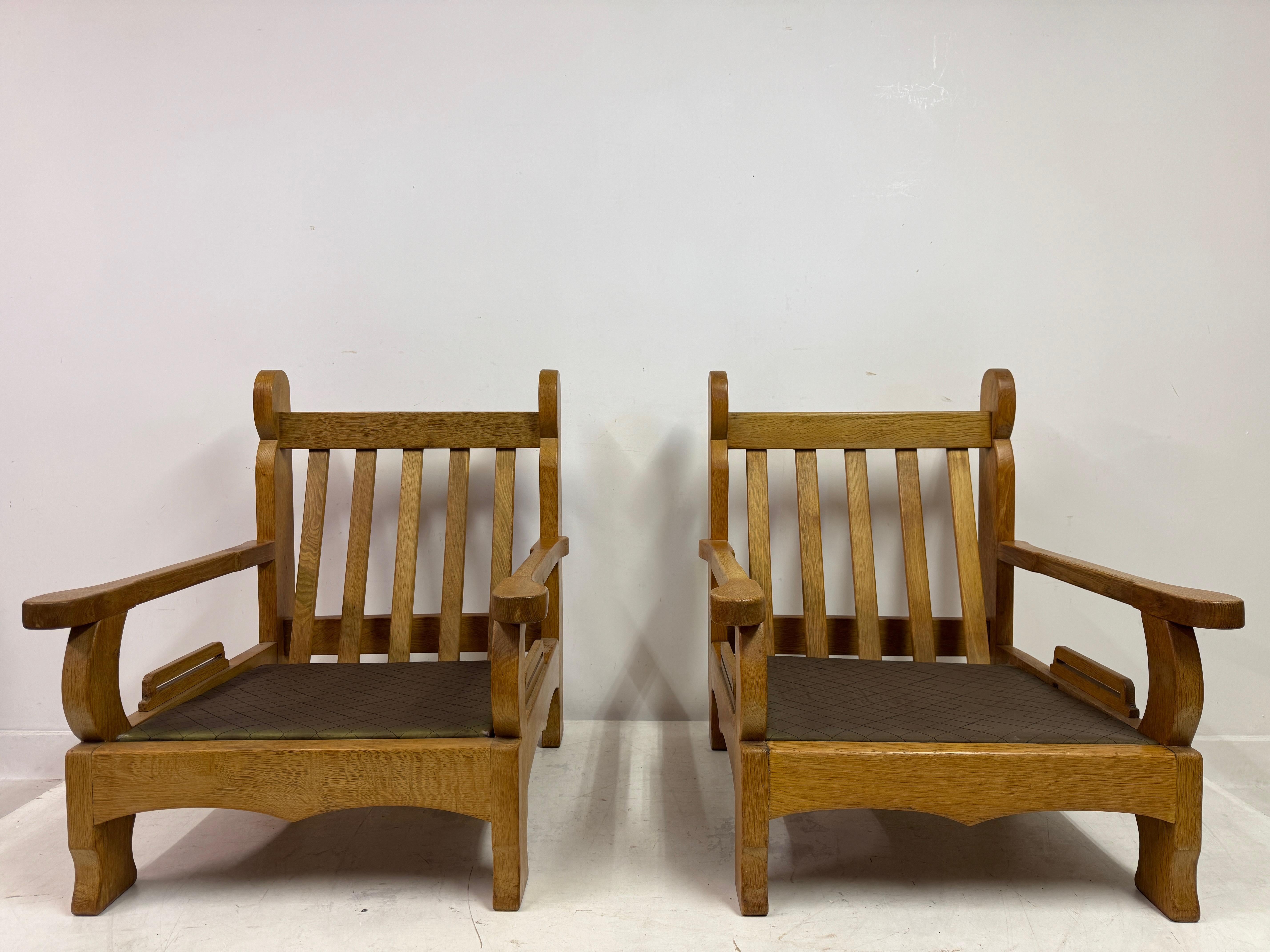 Mid-Century Modern Paire de fauteuils en Oak Brutalist du milieu des années 1960 en vente