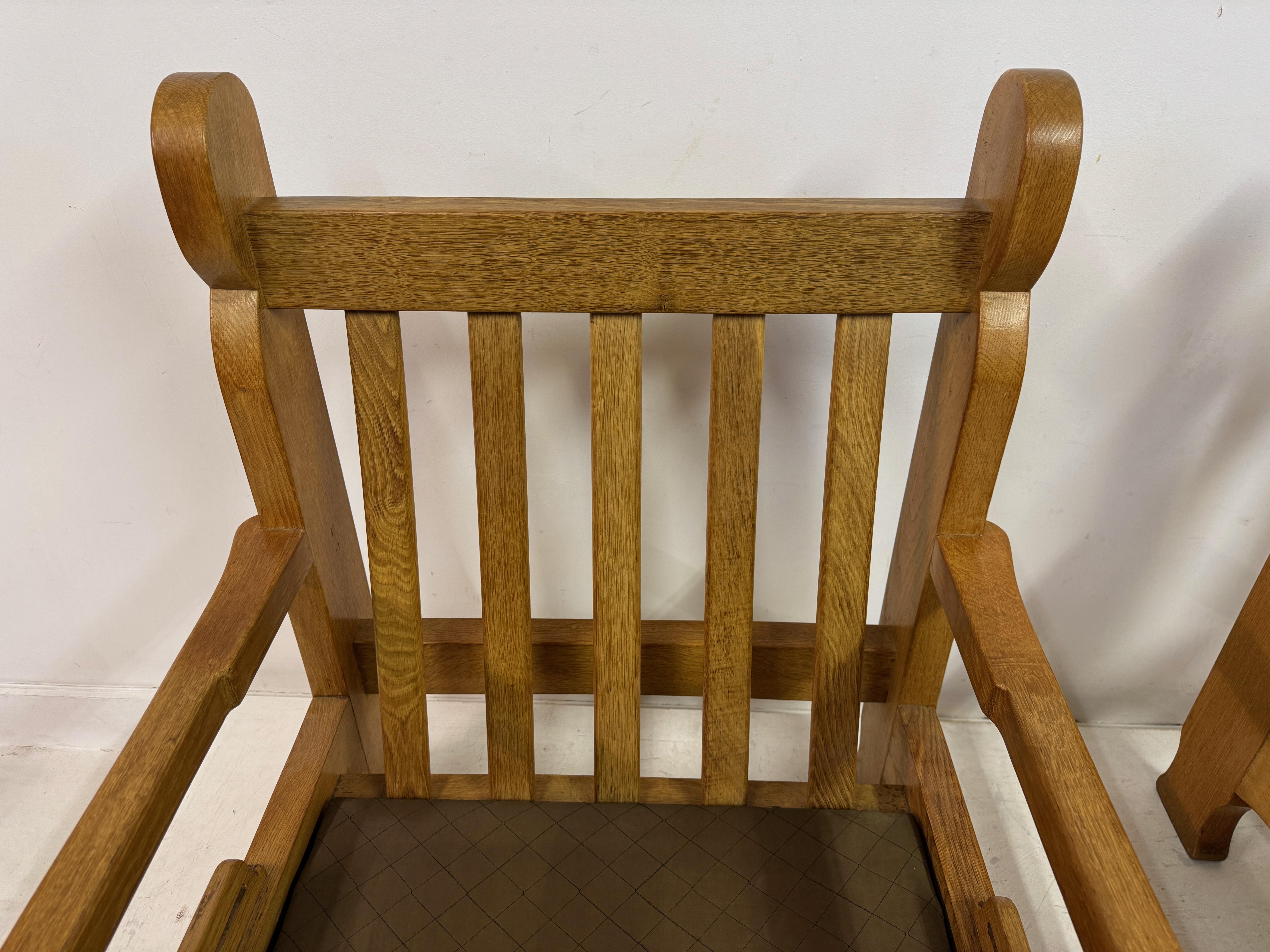 Belge Paire de fauteuils en Oak Brutalist du milieu des années 1960 en vente