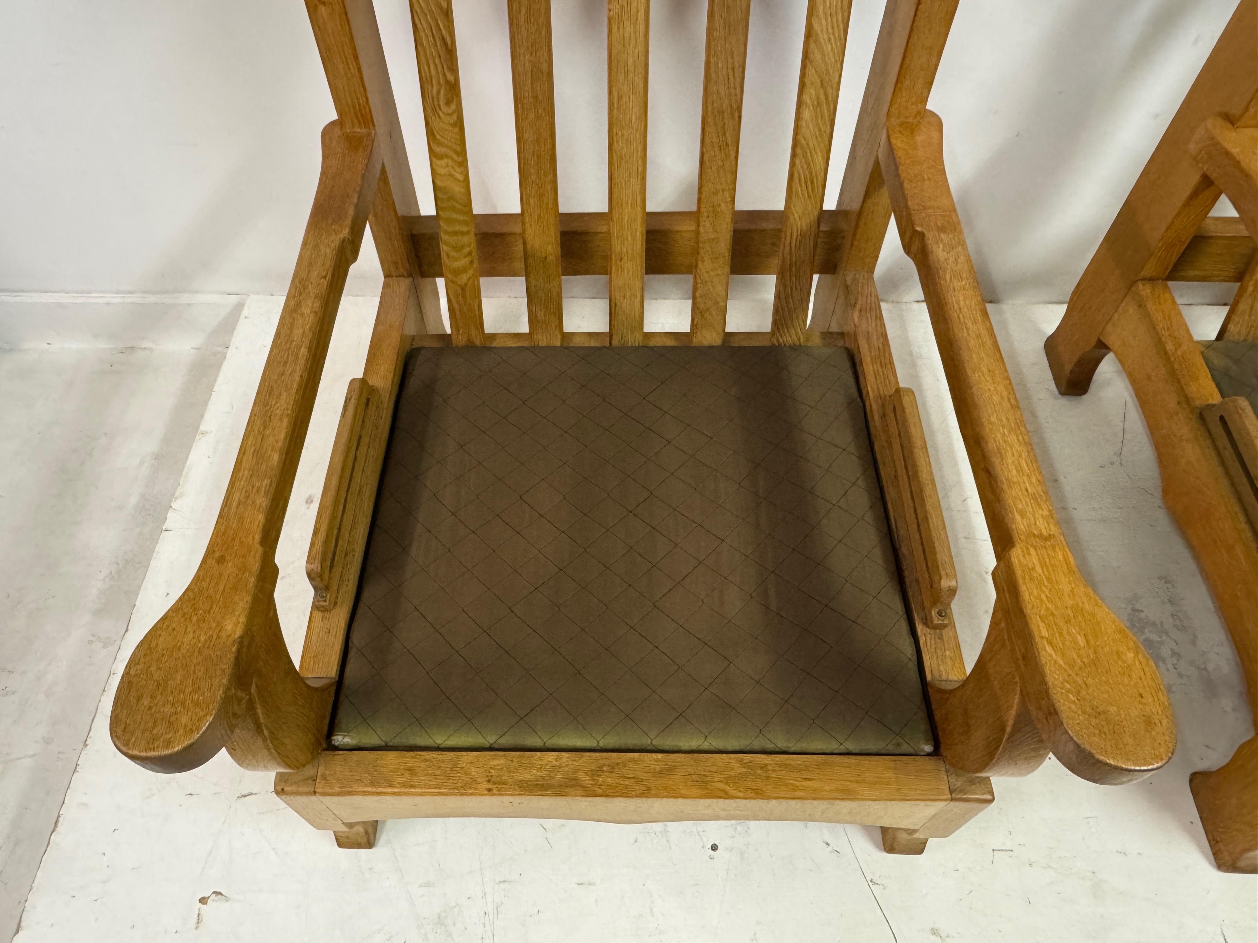 Paire de fauteuils en Oak Brutalist du milieu des années 1960 Bon état - En vente à London, London