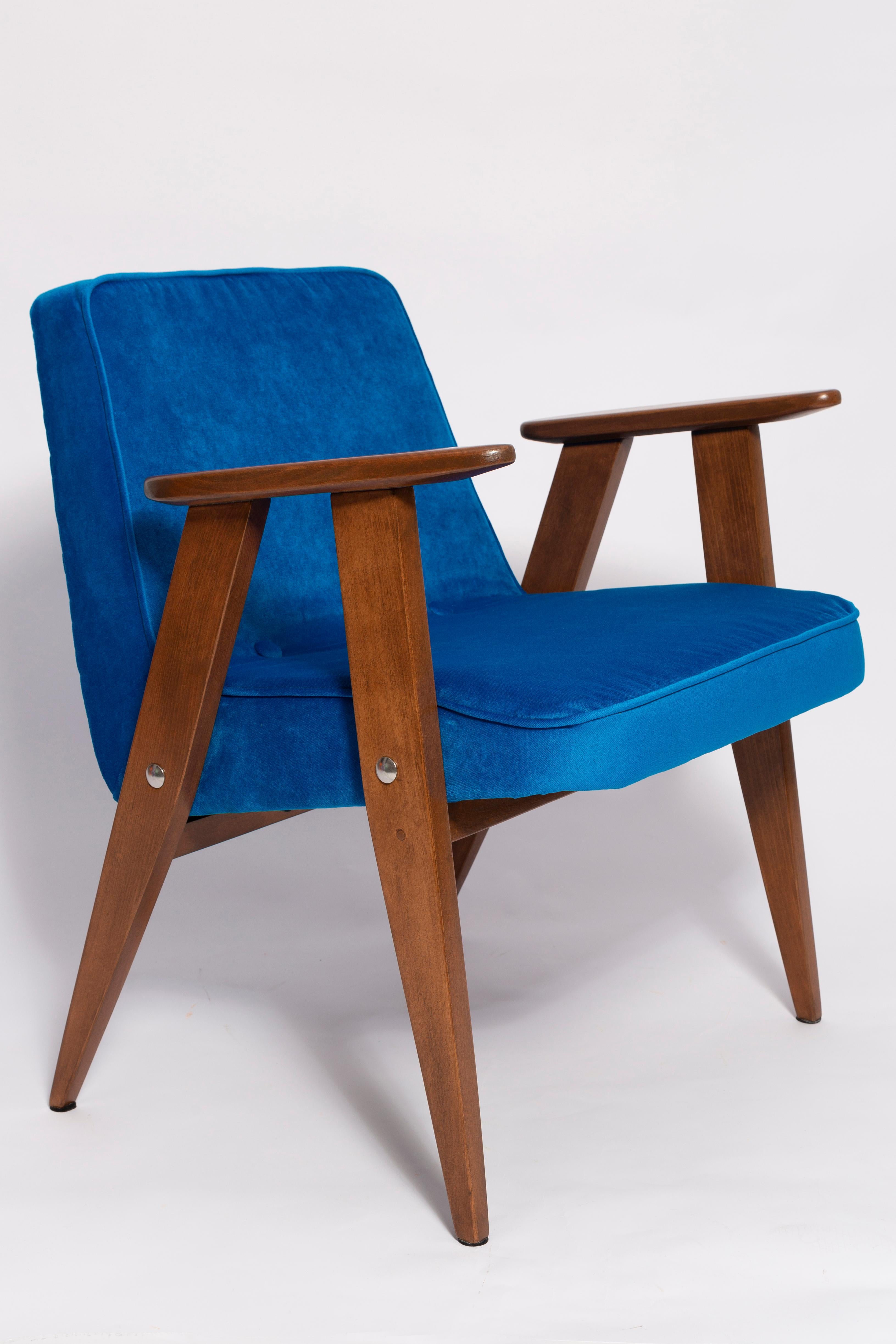 Mid-Century Modern Pair of Mid Century 366 Armchairs in Blue Velvet, Jozef Chierowski, Europe 1960 For Sale
