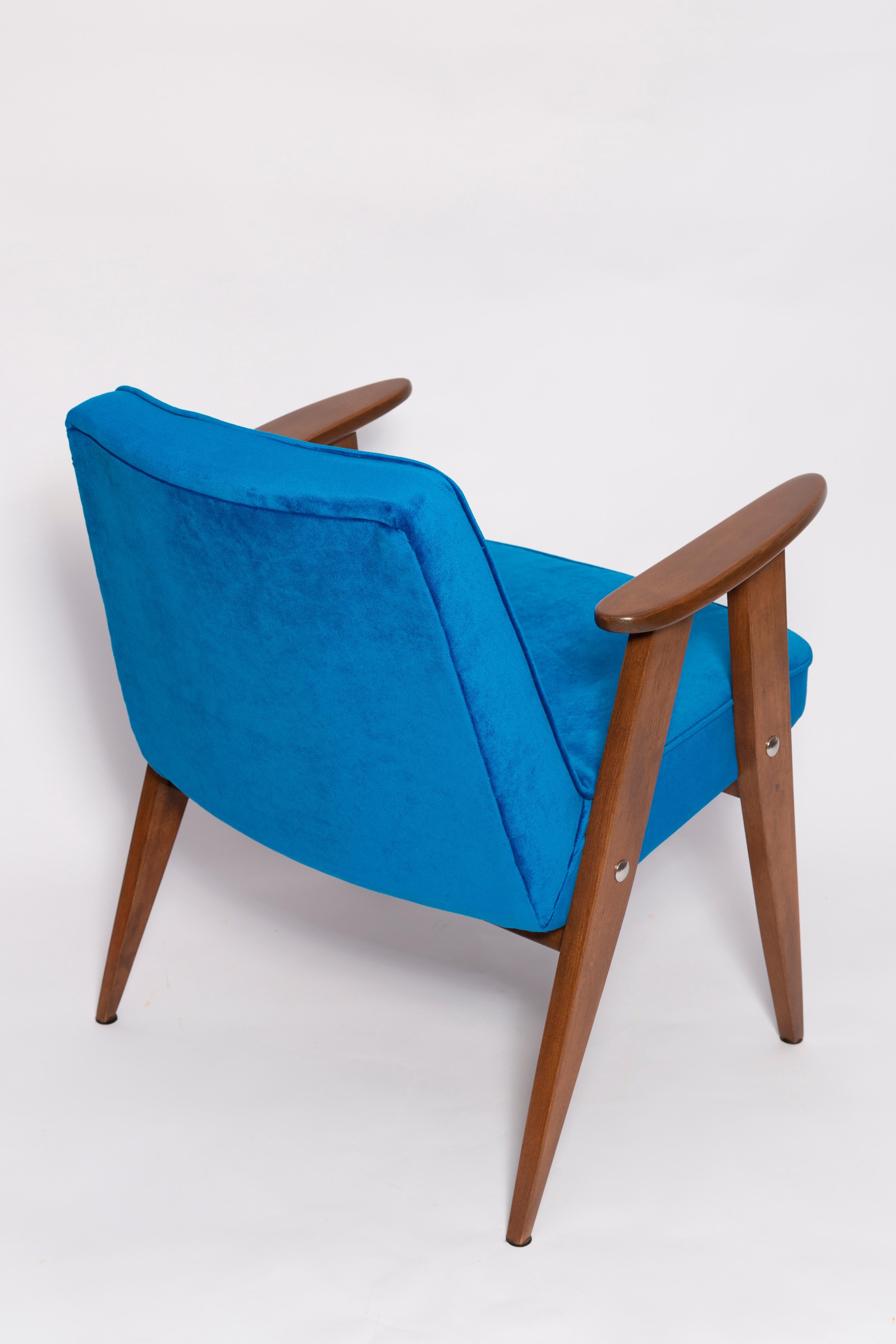 20th Century Pair of Mid Century 366 Armchairs in Blue Velvet, Jozef Chierowski, Europe 1960 For Sale