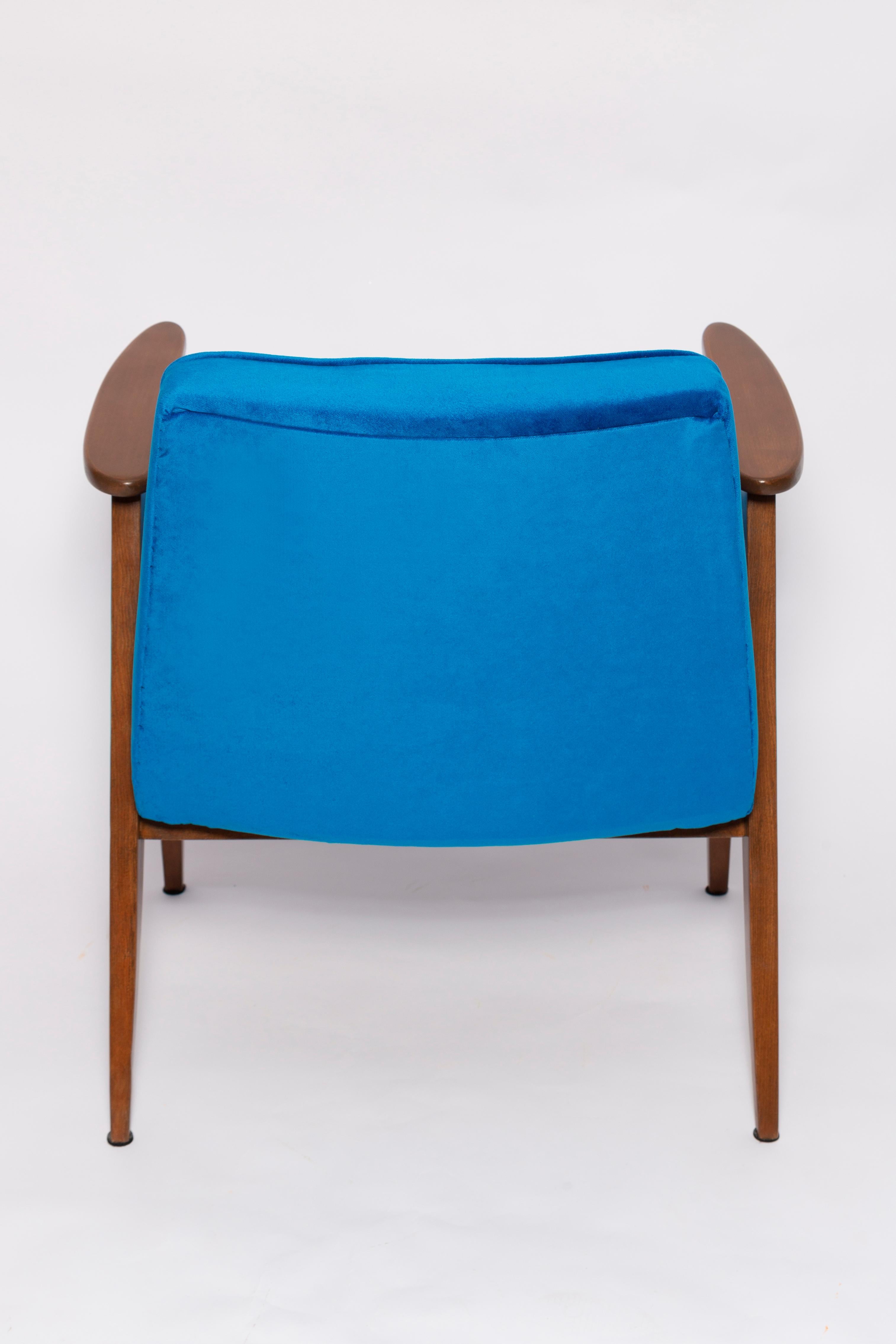 Pair of Mid Century 366 Armchairs in Blue Velvet, Jozef Chierowski, Europe 1960 For Sale 1