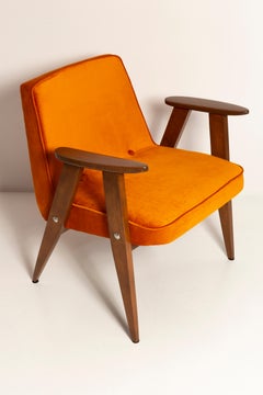 Ein Paar Sessel aus der Mitte des Jahrhunderts 366 aus orangefarbenem Samt,Jozef Chierowski, Europa 1960