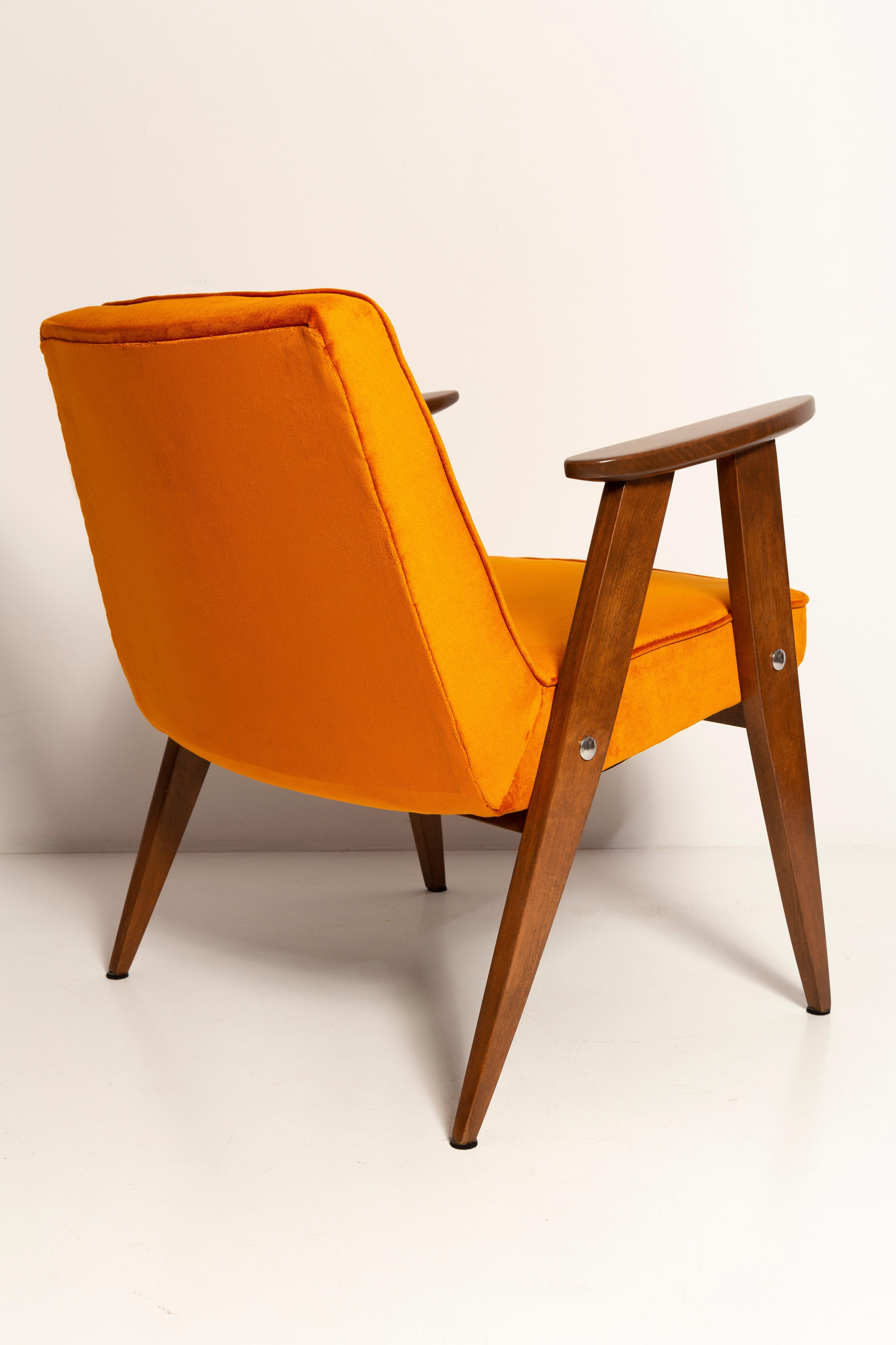Textile Pair of Mid Century 366 Armchairs in Orange Velvet, Jozef Chierowski, Europe 1960 For Sale