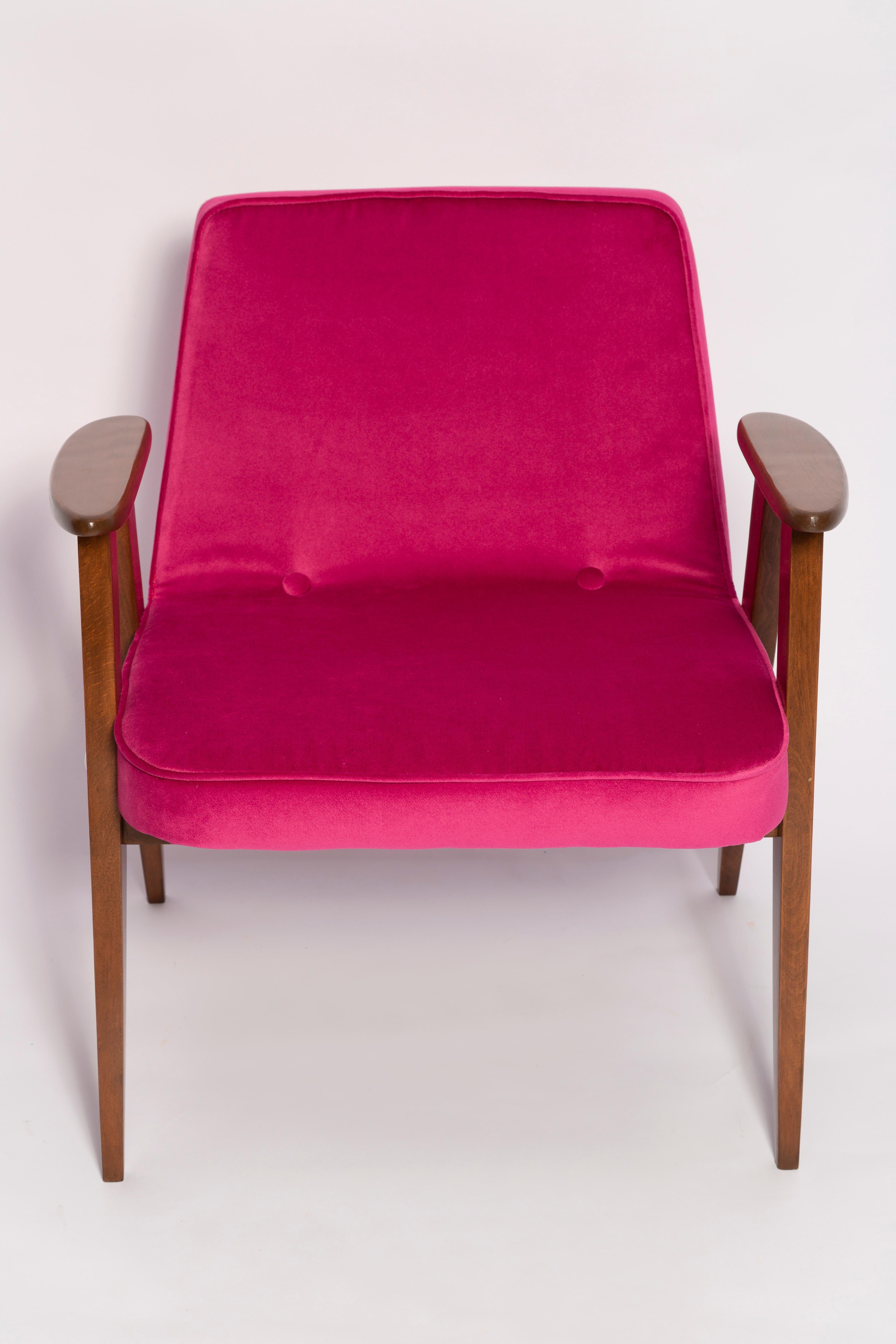 Pair of Mid Century 366 Armchairs in Pink Velvet, Jozef Chierowski, Europe 1960 For Sale 4