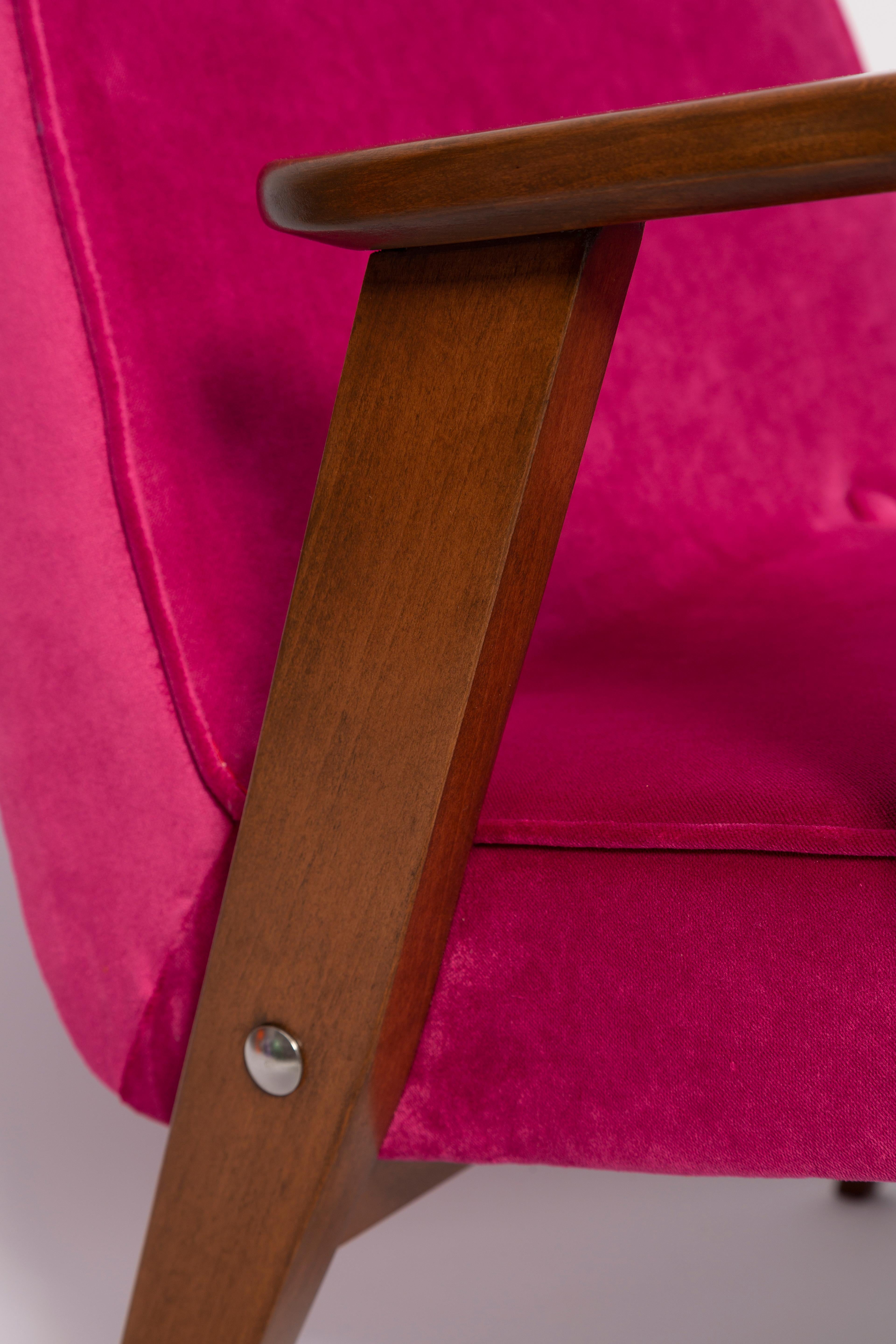 Pair of Mid Century 366 Armchairs in Pink Velvet, Jozef Chierowski, Europe 1960 In Excellent Condition For Sale In 05-080 Hornowek, PL