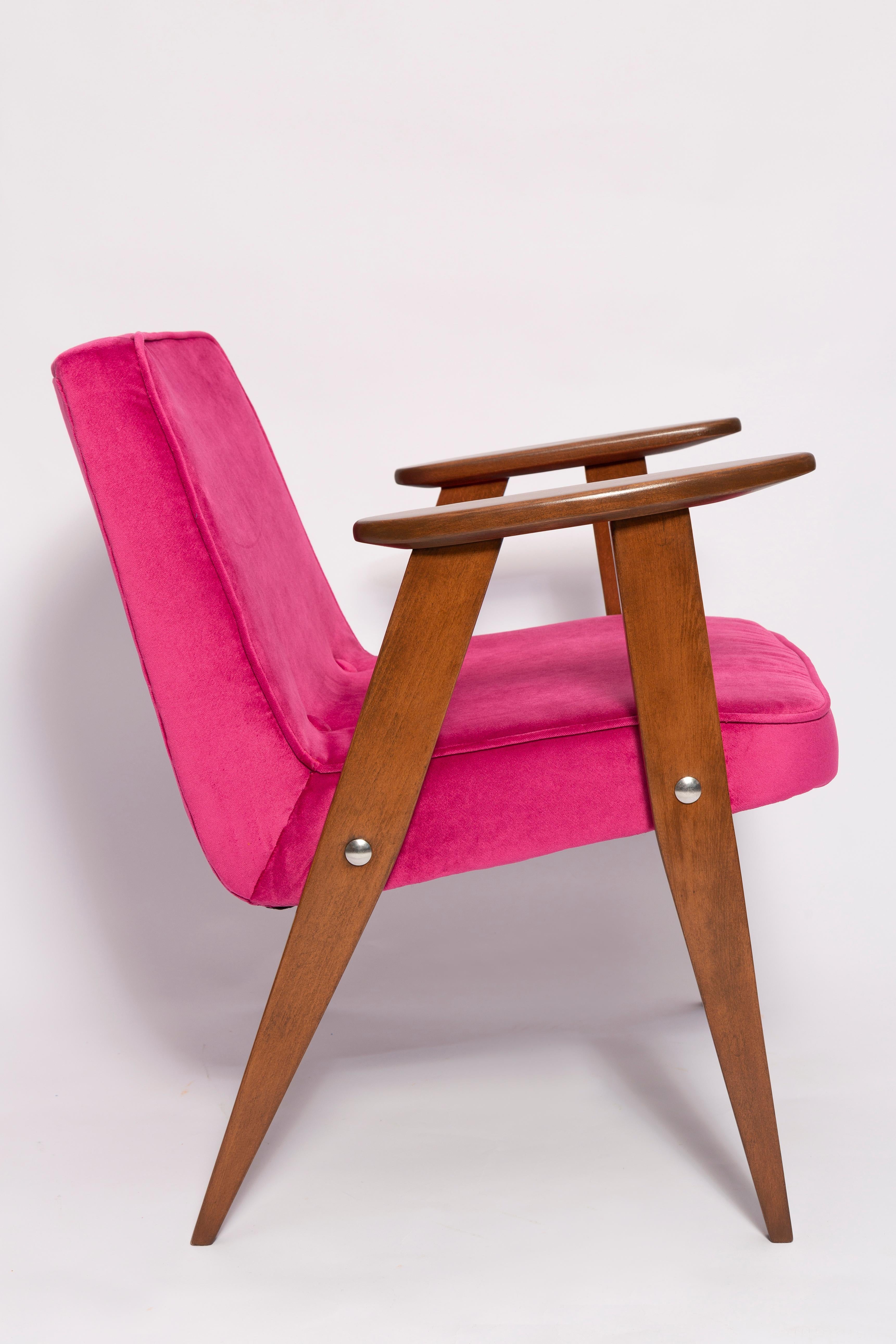20th Century Pair of Mid Century 366 Armchairs in Pink Velvet, Jozef Chierowski, Europe 1960 For Sale