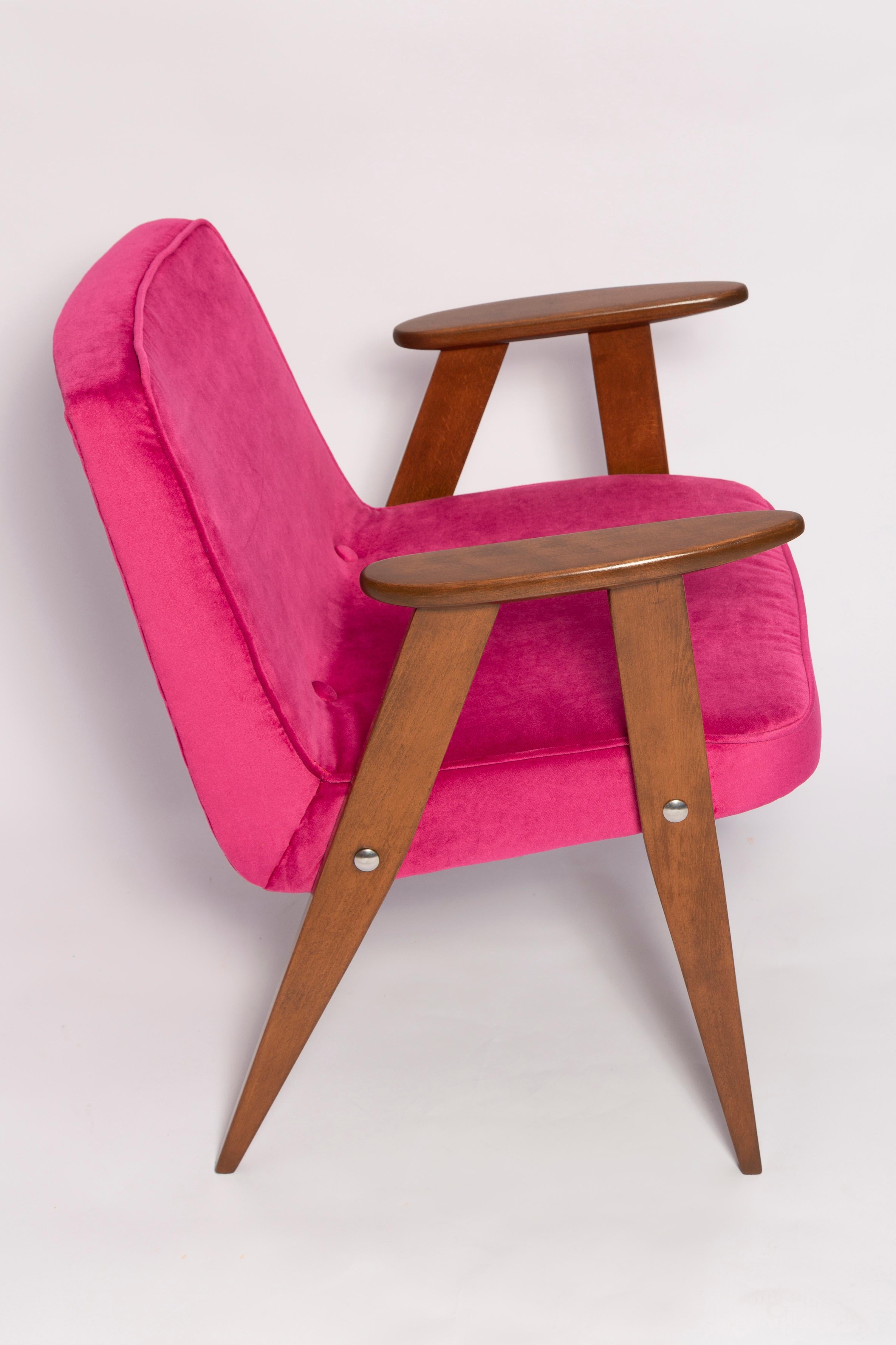 Textile Pair of Mid Century 366 Armchairs in Pink Velvet, Jozef Chierowski, Europe 1960 For Sale