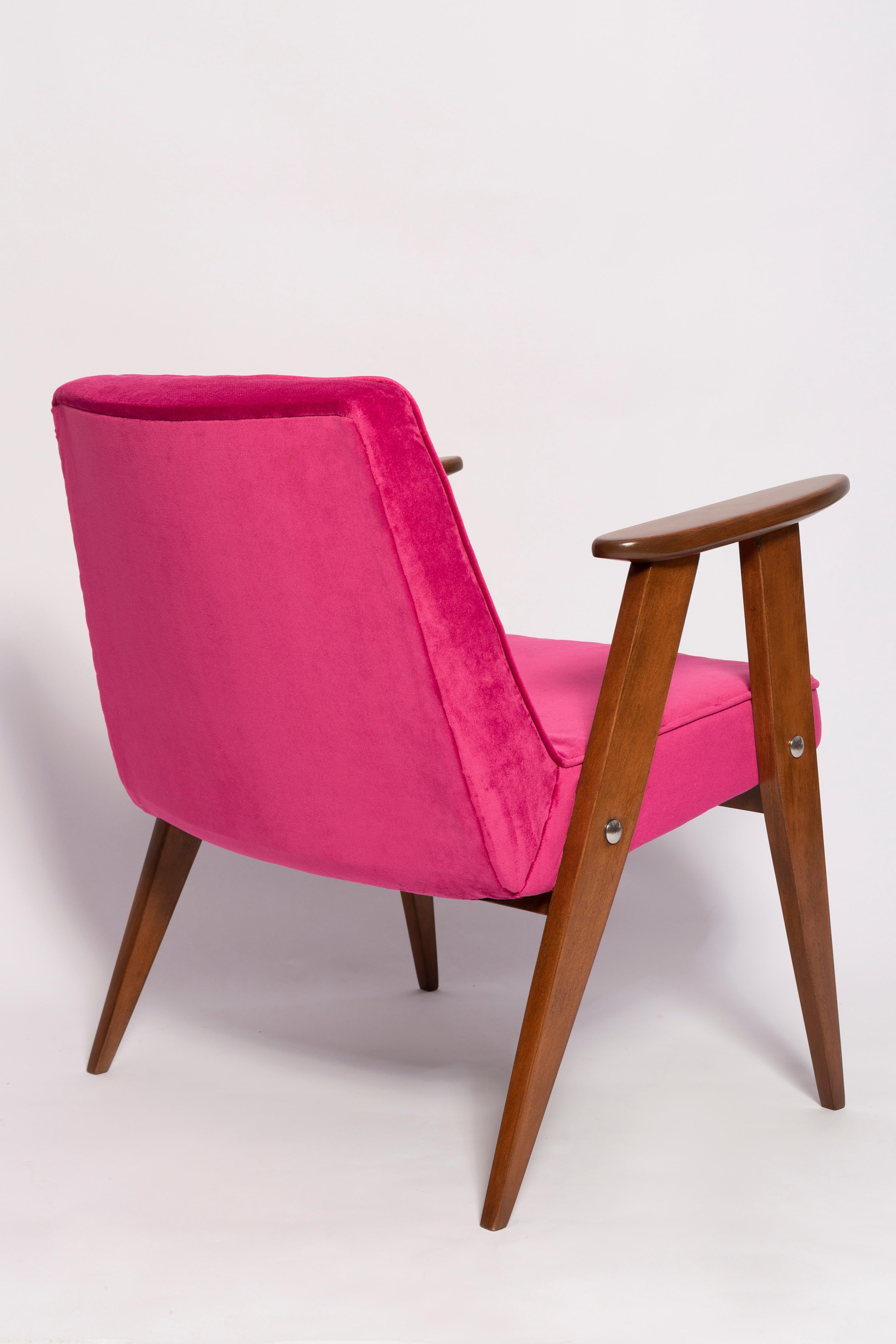 Pair of Mid Century 366 Armchairs in Pink Velvet, Jozef Chierowski, Europe 1960 For Sale 1