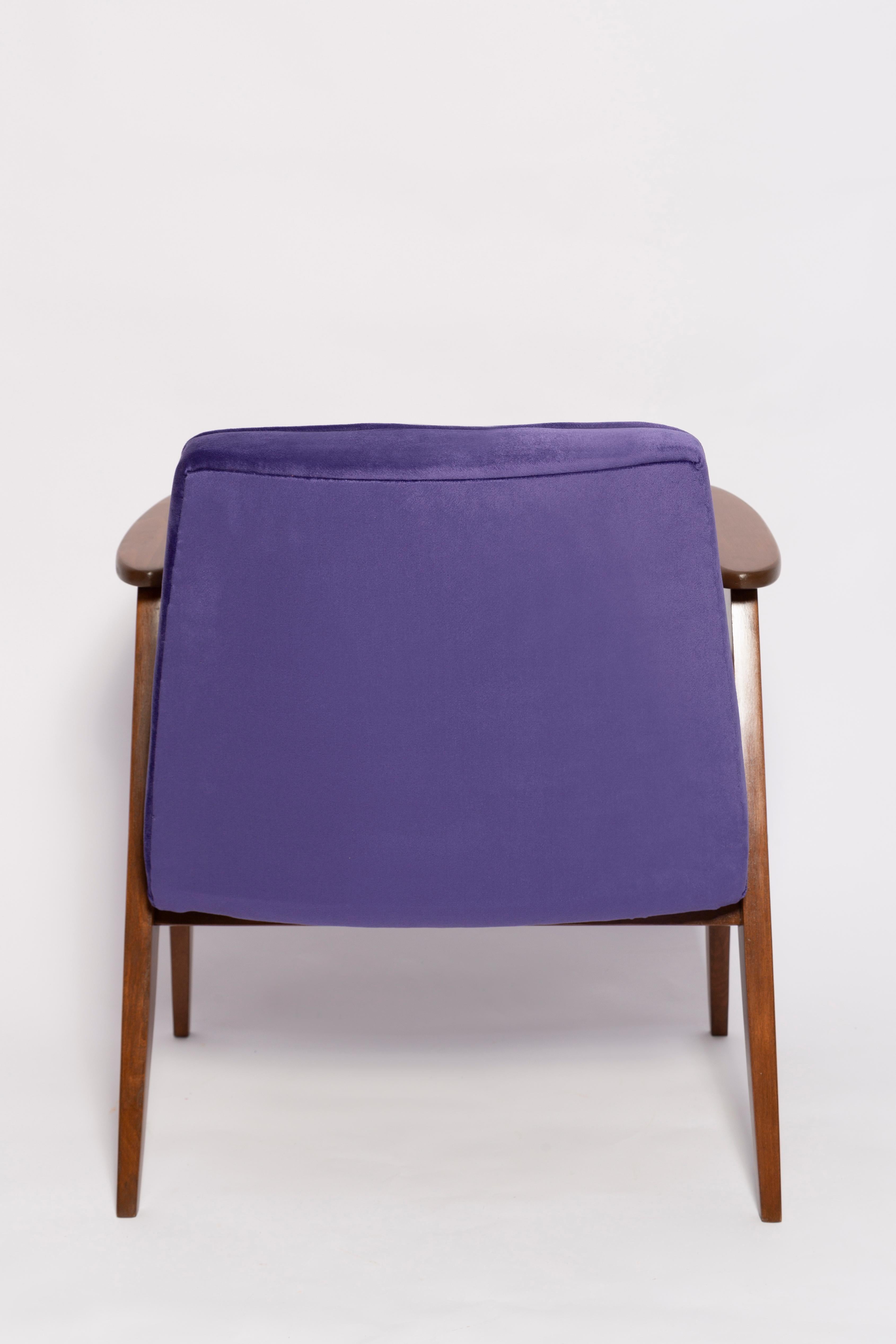 Pair of Mid Century 366 Armchairs, Purple Velvet, Jozef Chierowski, Europe 1960 For Sale 2