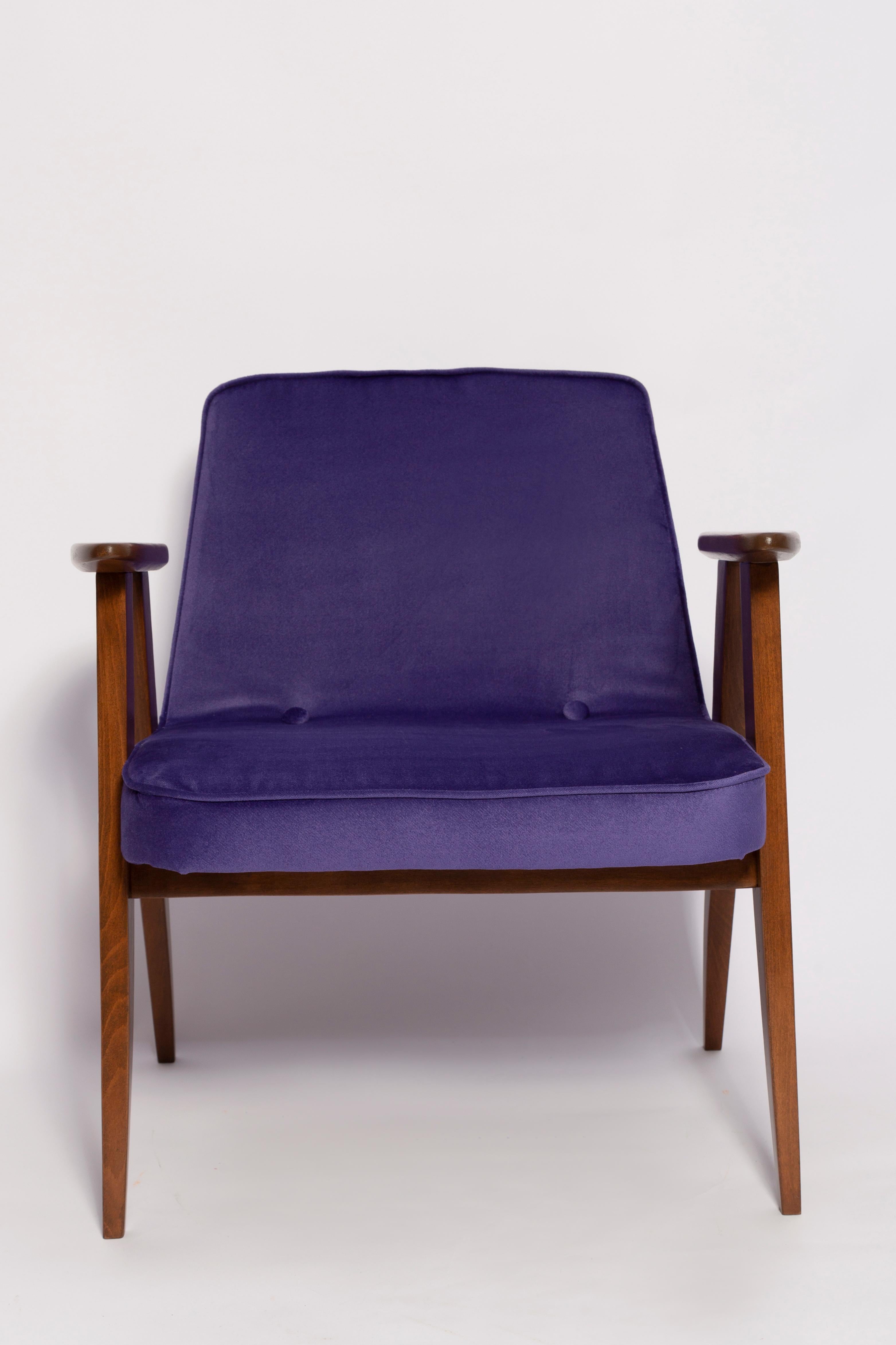 Pair of Mid Century 366 Armchairs, Purple Velvet, Jozef Chierowski, Europe 1960 For Sale 3