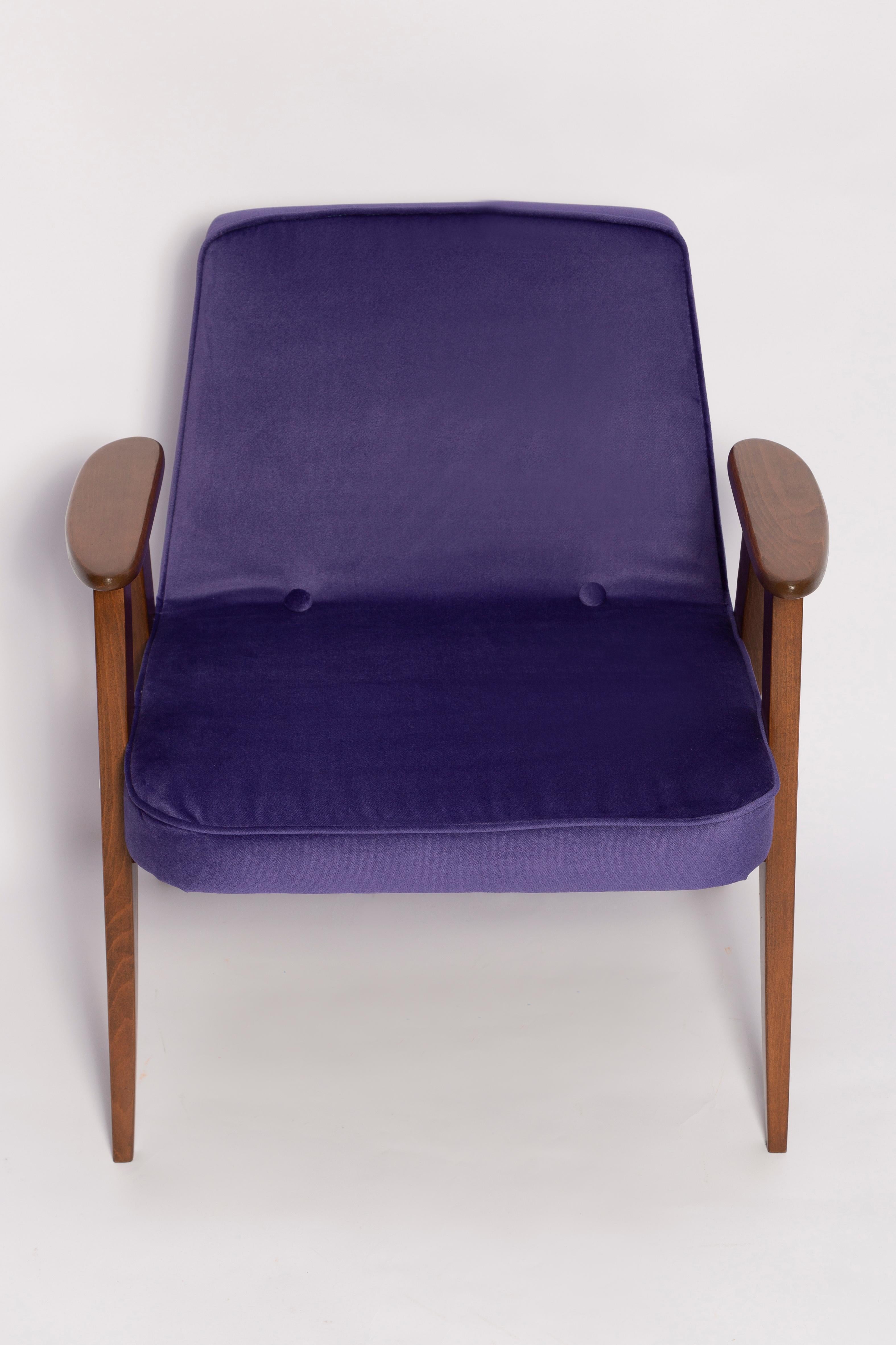 Pair of Mid Century 366 Armchairs, Purple Velvet, Jozef Chierowski, Europe 1960 For Sale 4
