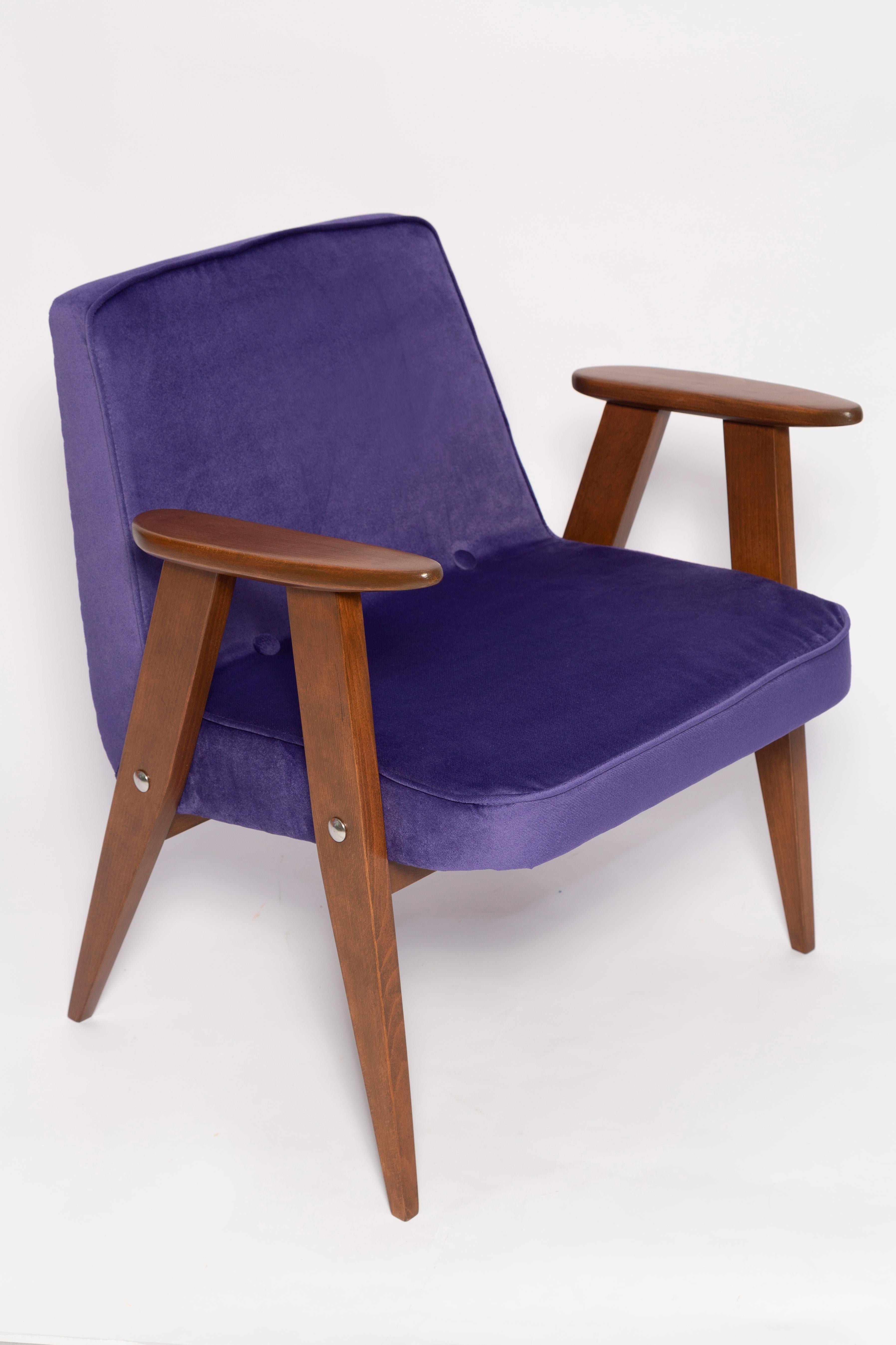 Mid-Century Modern Pair of Mid Century 366 Armchairs, Purple Velvet, Jozef Chierowski, Europe 1960 For Sale