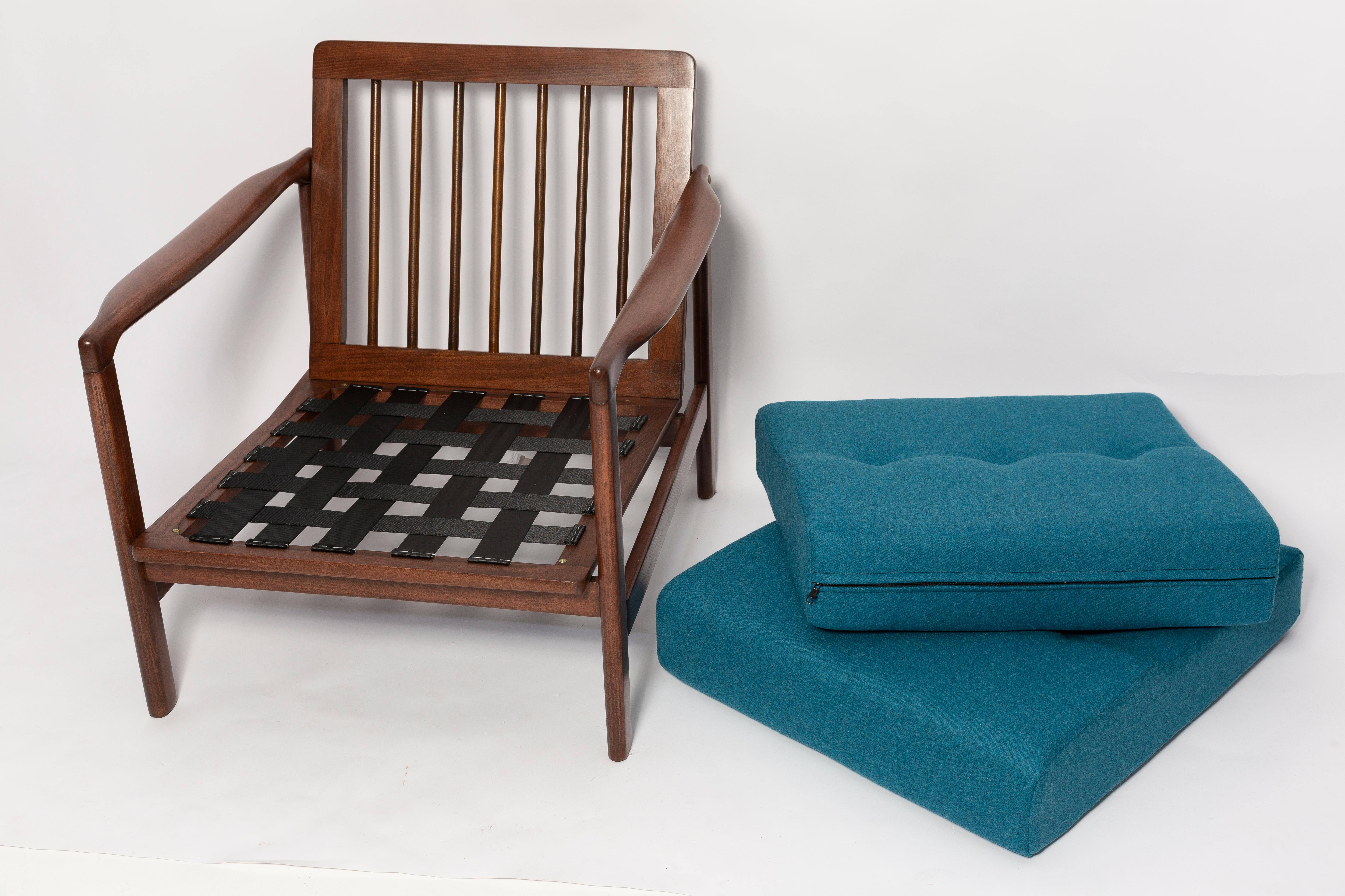 Pair of Mid Century Acqua Blue Wool Armchairs, Zenon Baczyk, Poland, 1960s For Sale 5